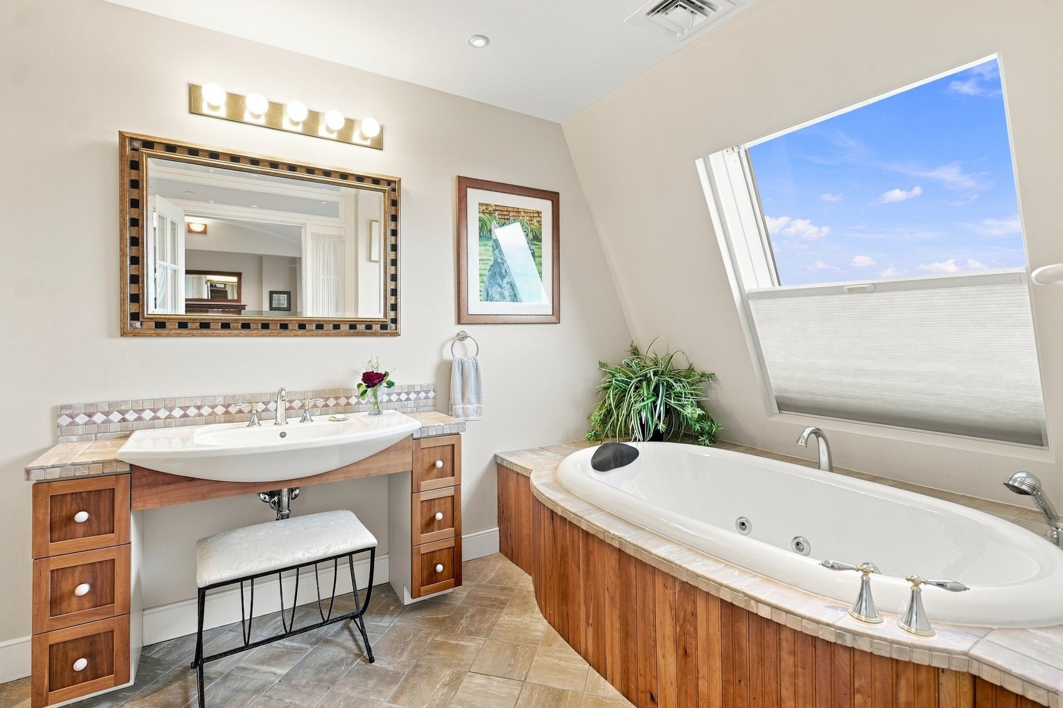 40 College Street Property Photo 42