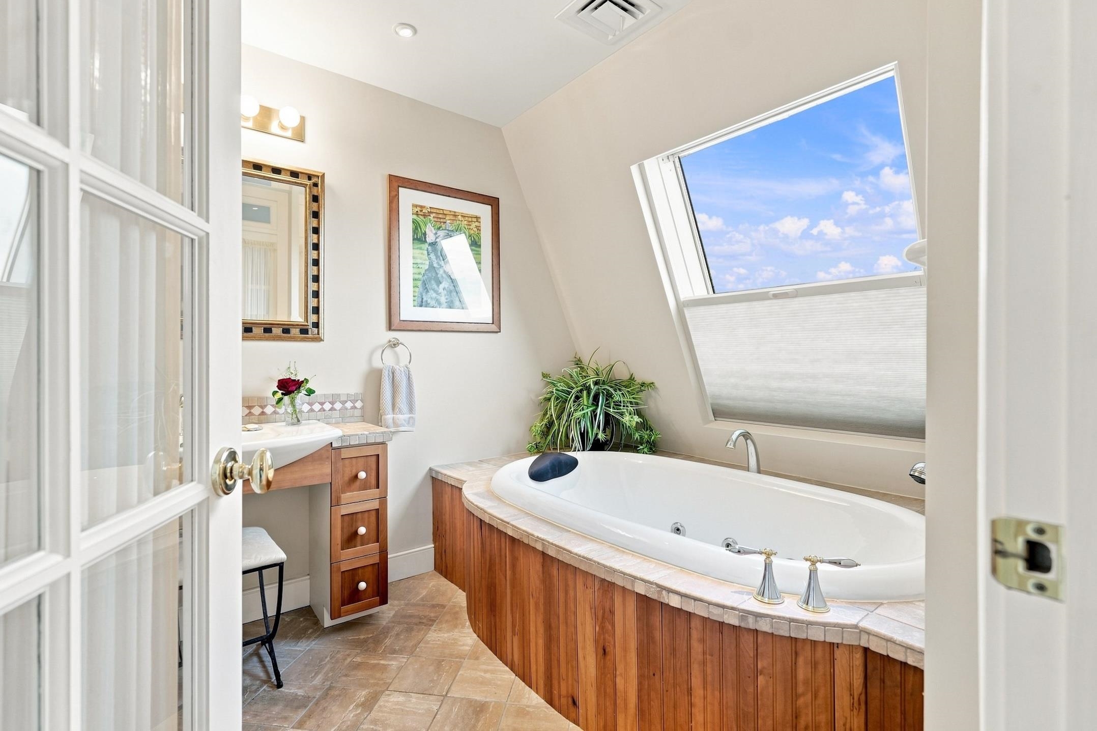 40 College Street Property Photo 43