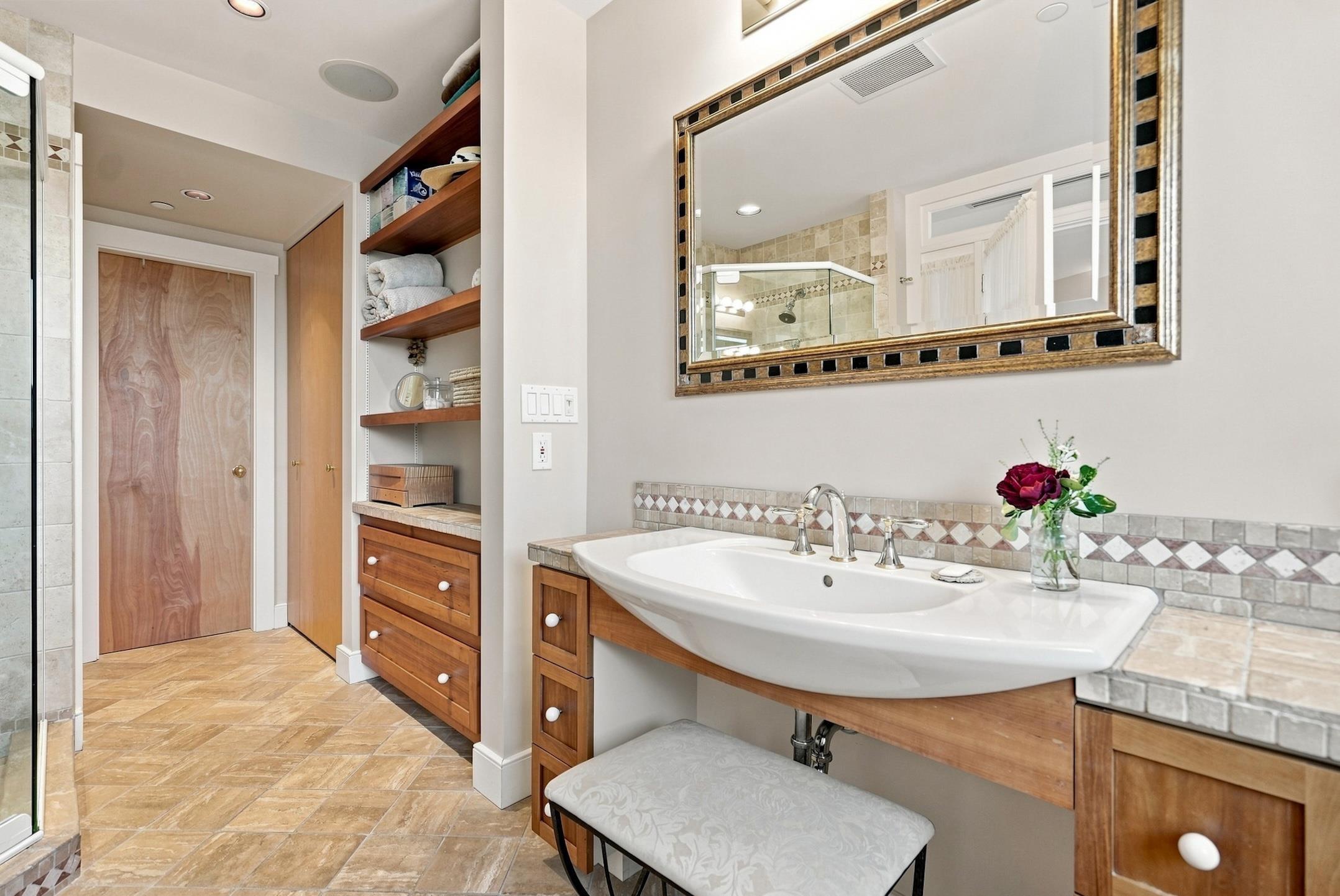 40 College Street Property Photo 44