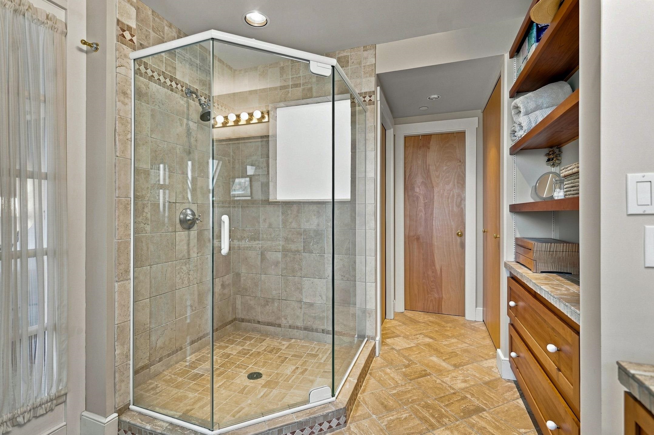 40 College Street Property Photo 45