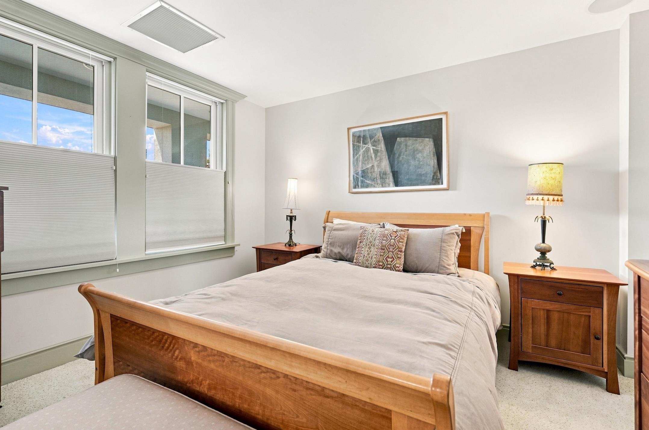 40 College Street Property Photo 46