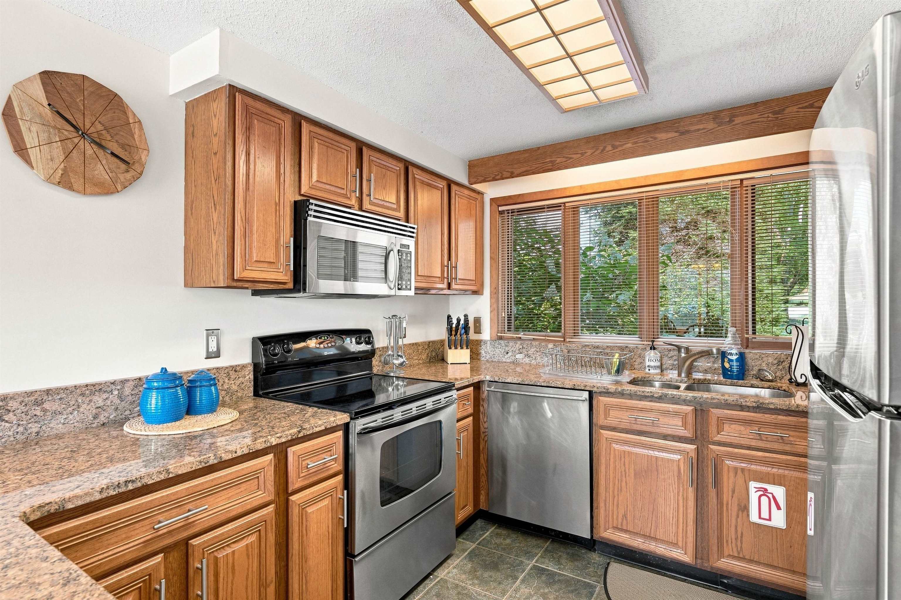 1 Gables Drive Property Photo 4