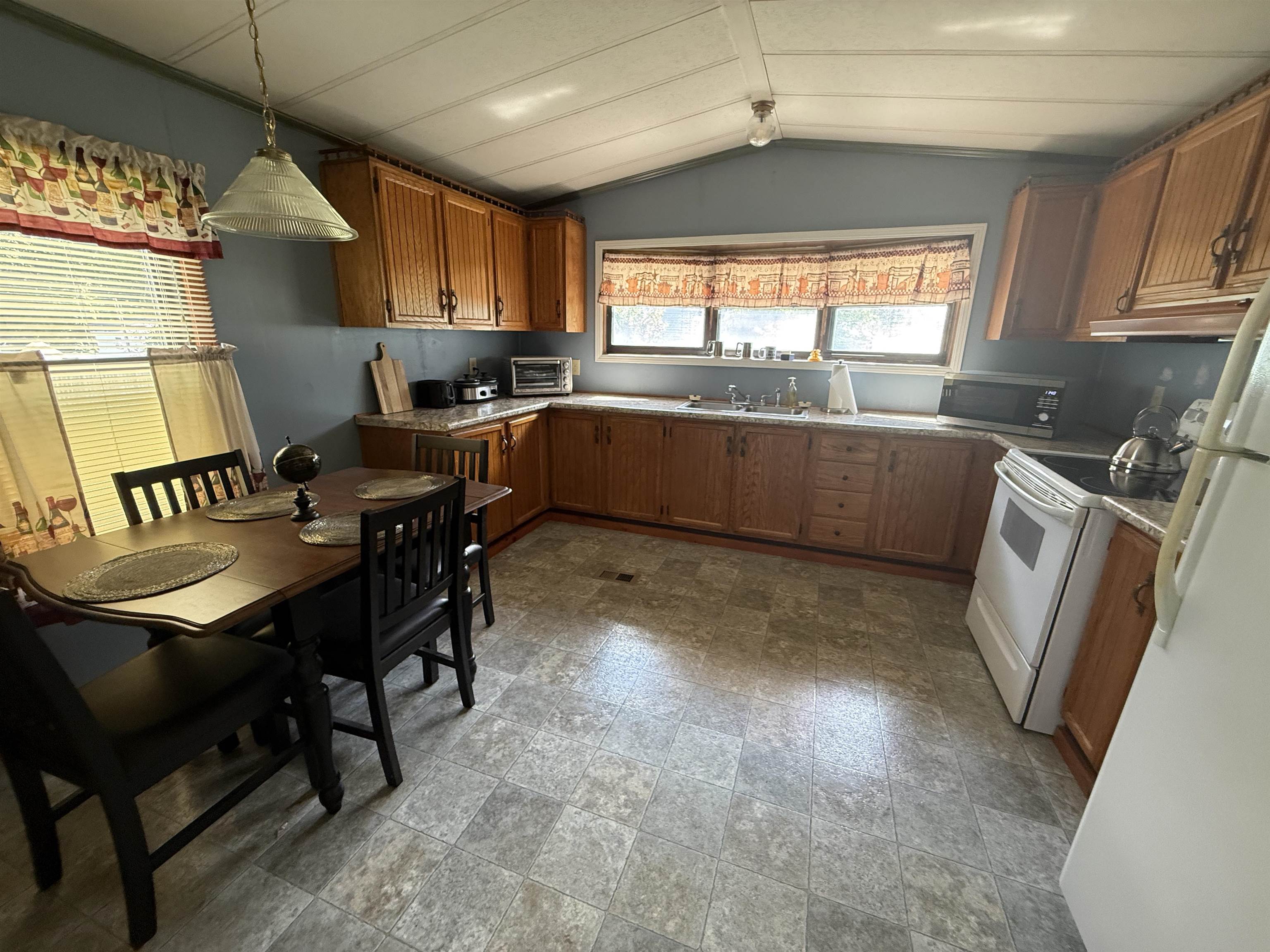 376 Chestnut Street Property Photo 4