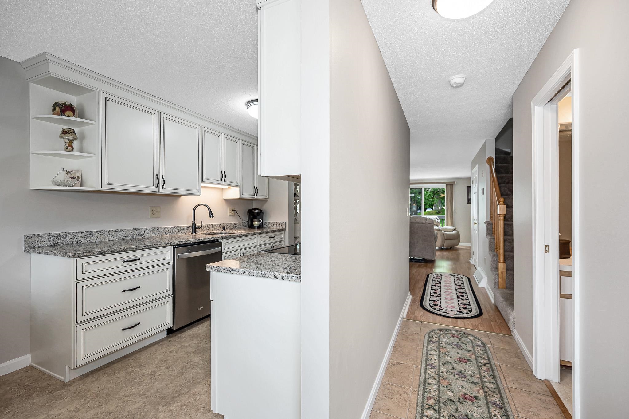 916 Fox Hollow Drive Property Photo 3