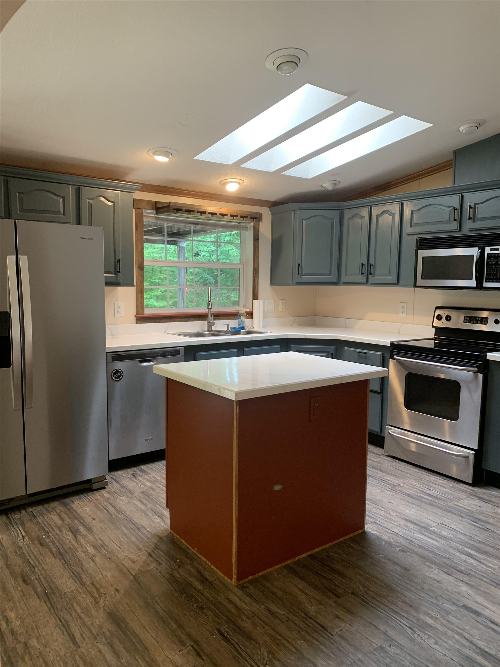 516 West Side Road Property Photo 20