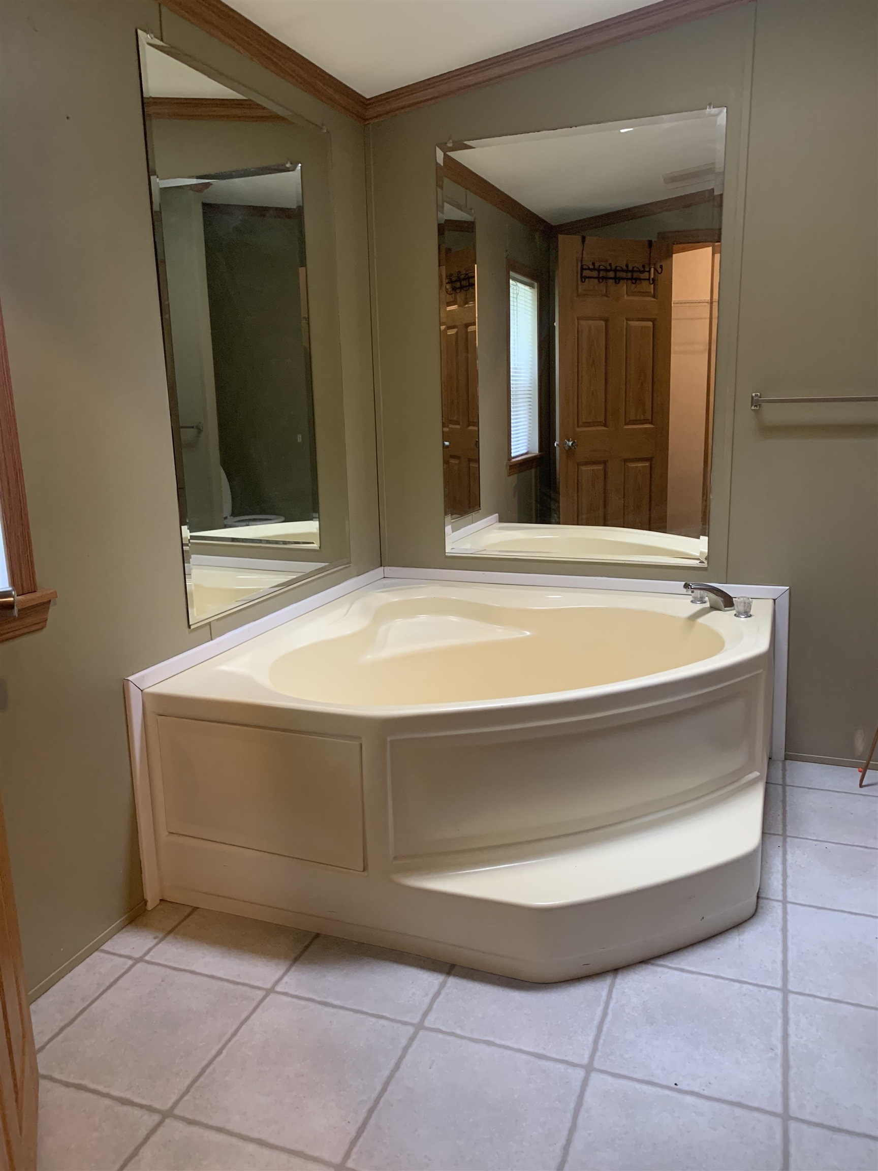 516 West Side Road Property Photo 26