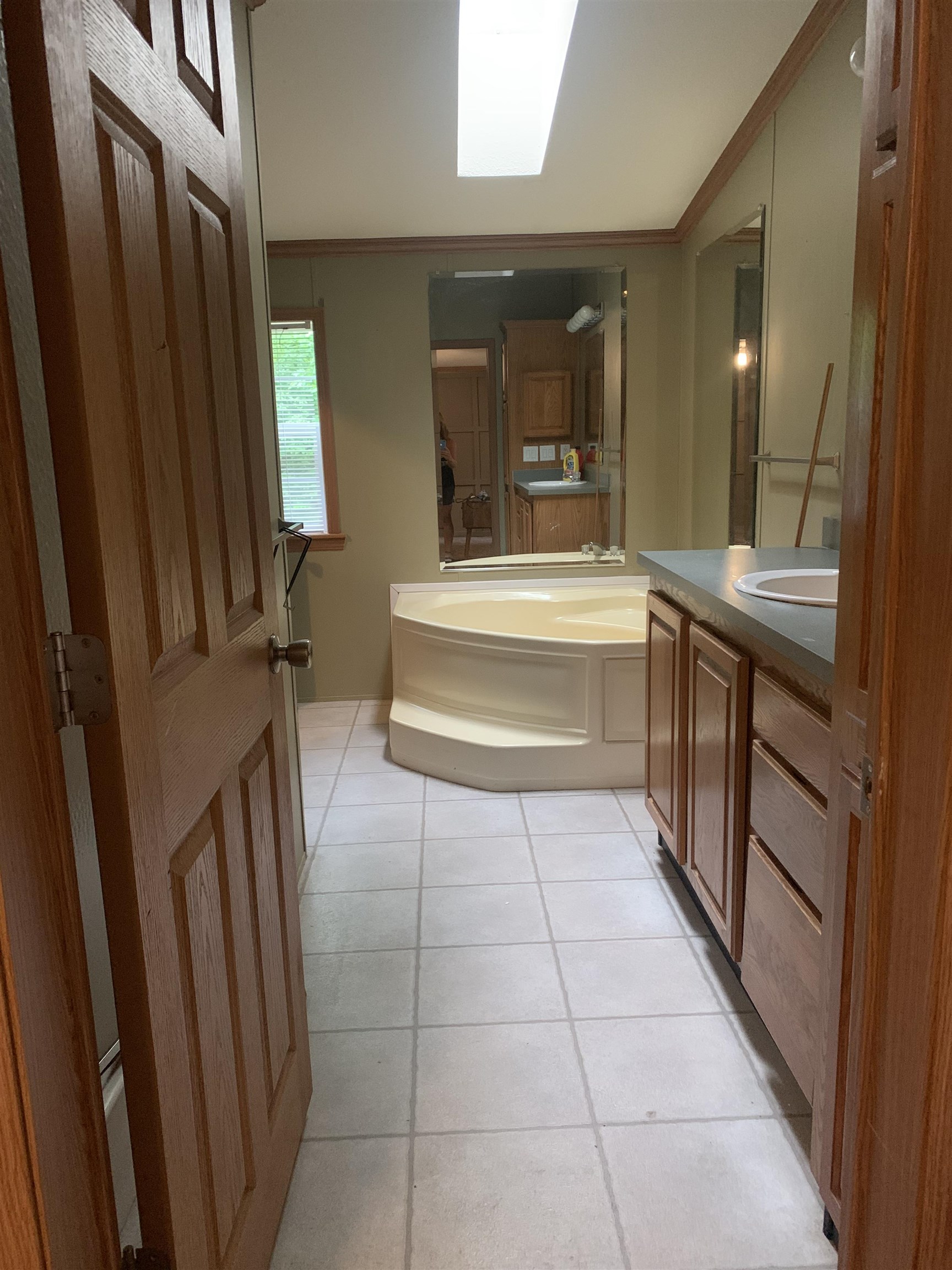 516 West Side Road Property Photo 28
