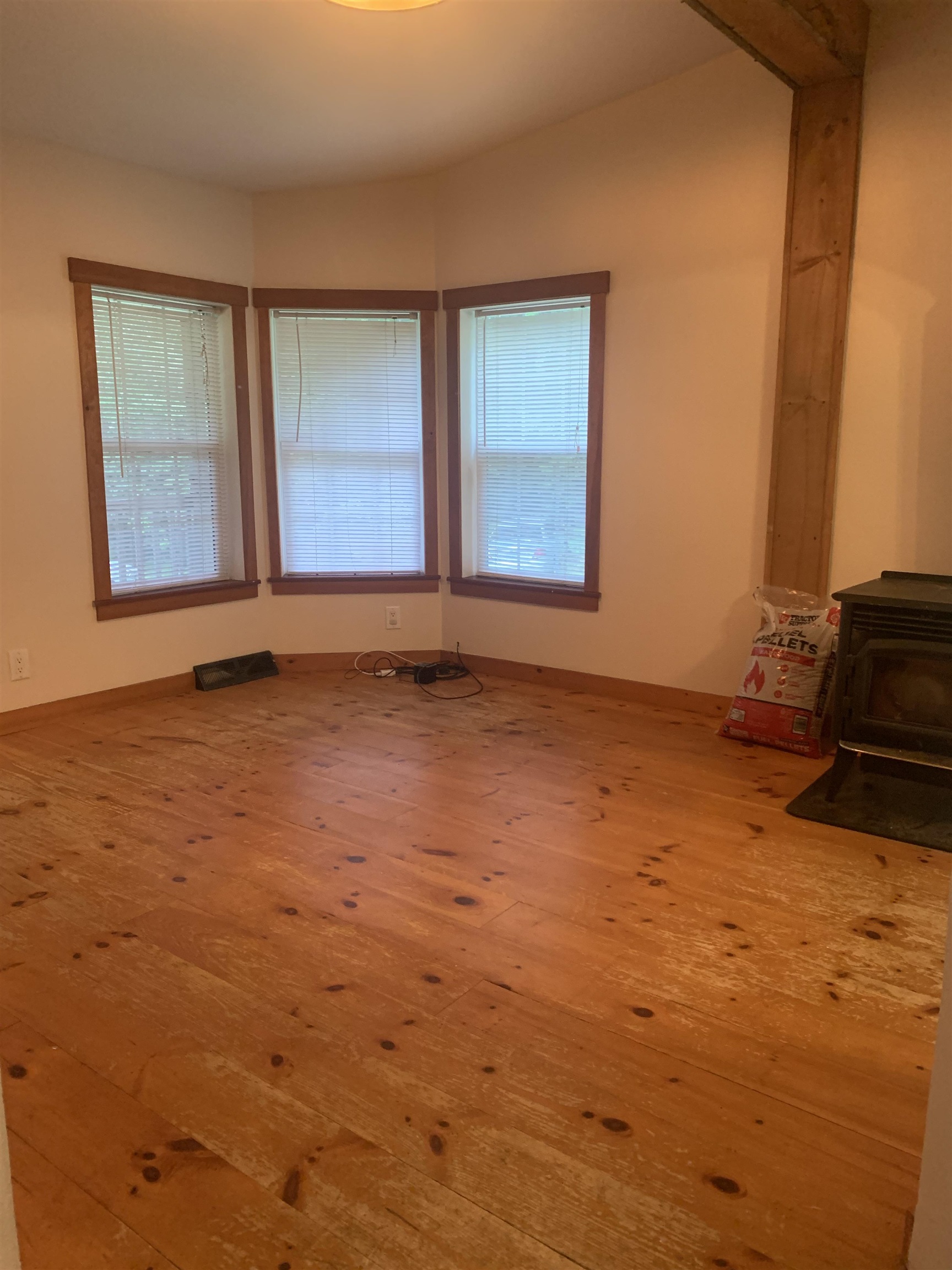 516 West Side Road Property Photo 32