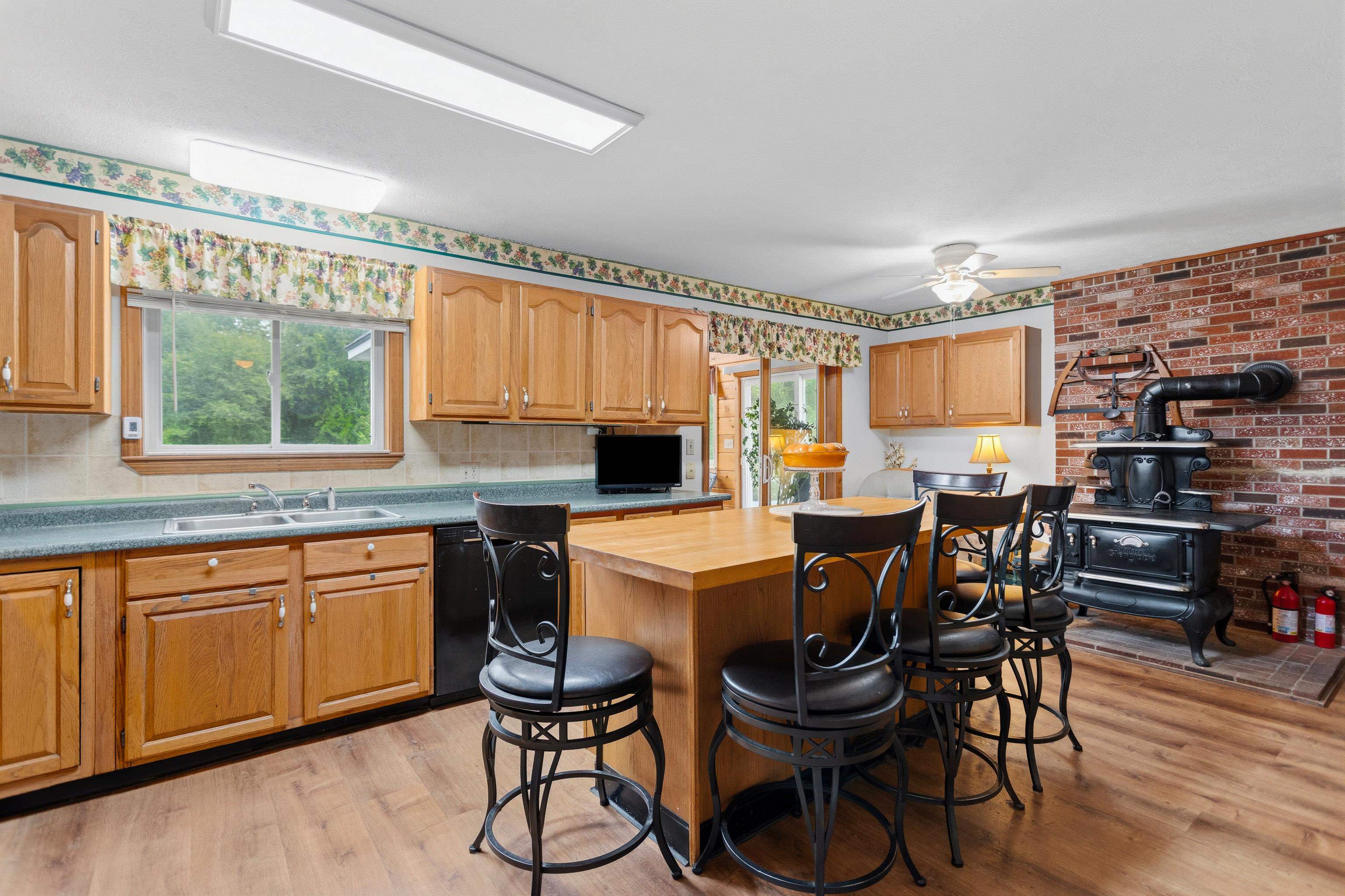 438 Pembroke Street Property Photo 17