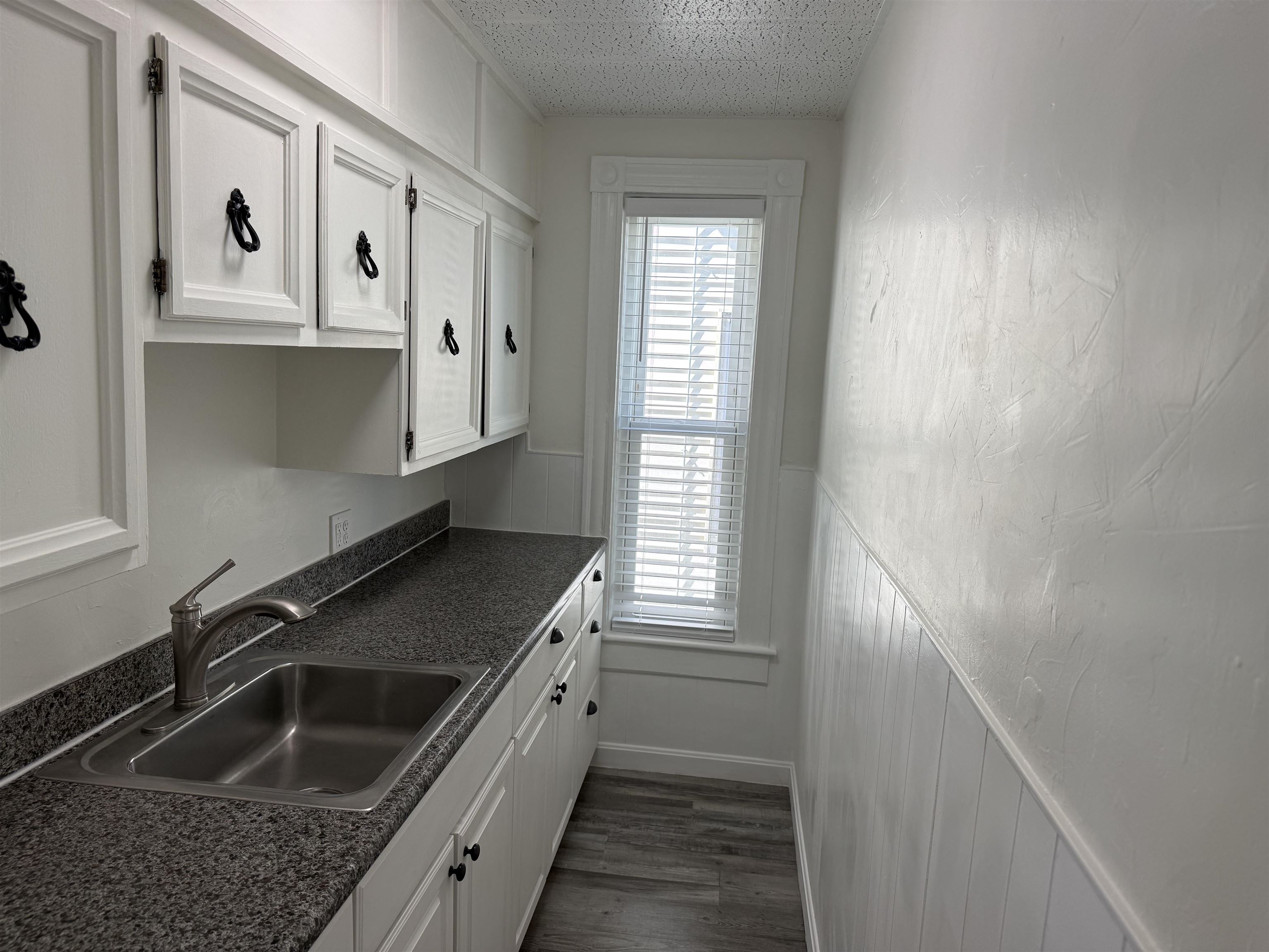 201 Cartier Street Property Photo 4