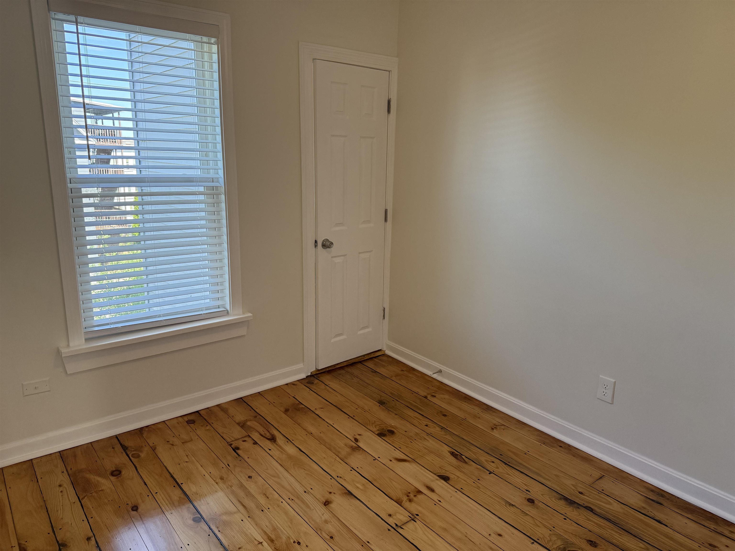 201 Cartier Street Property Photo 9