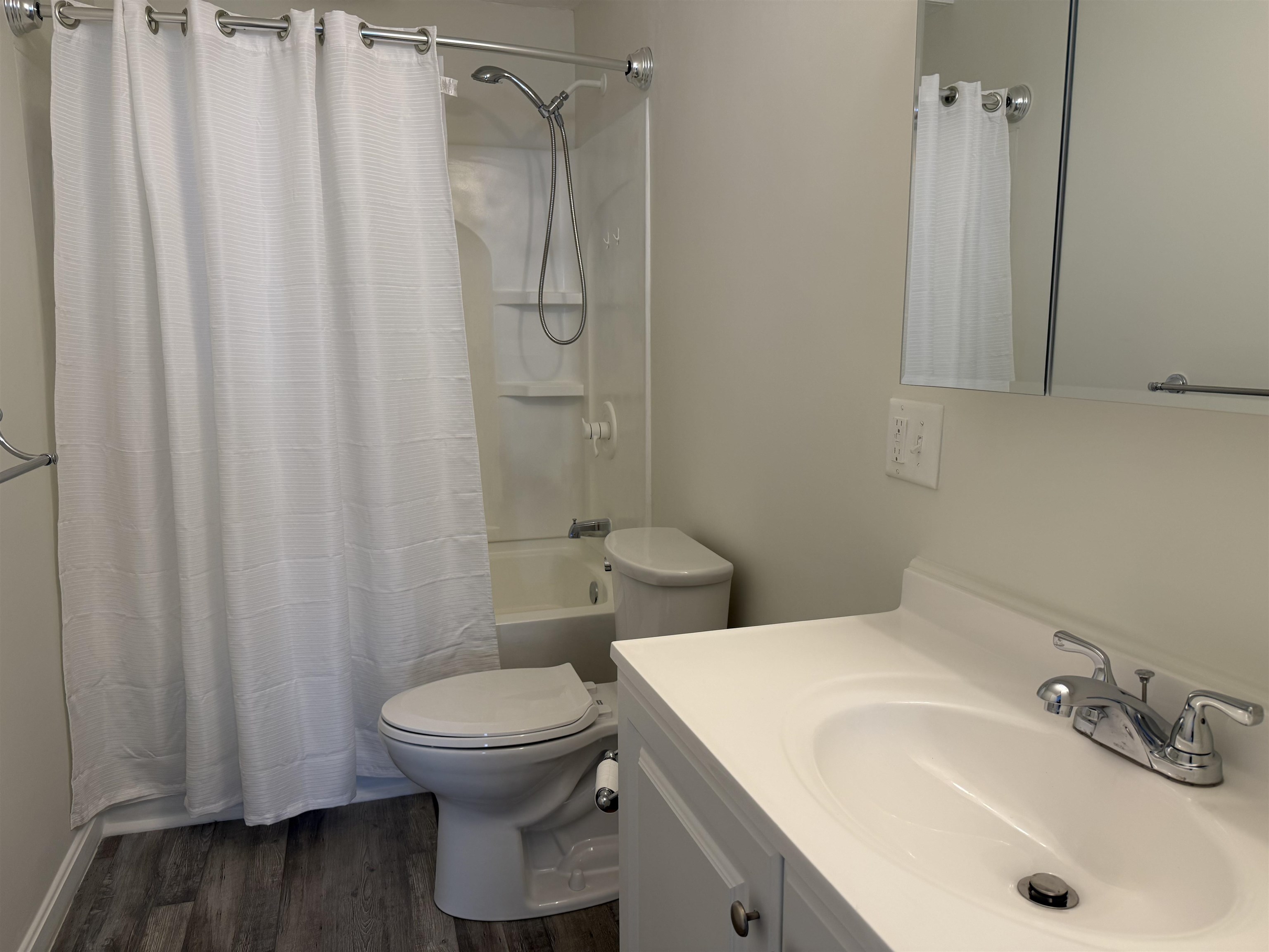 201 Cartier Street Property Photo 15