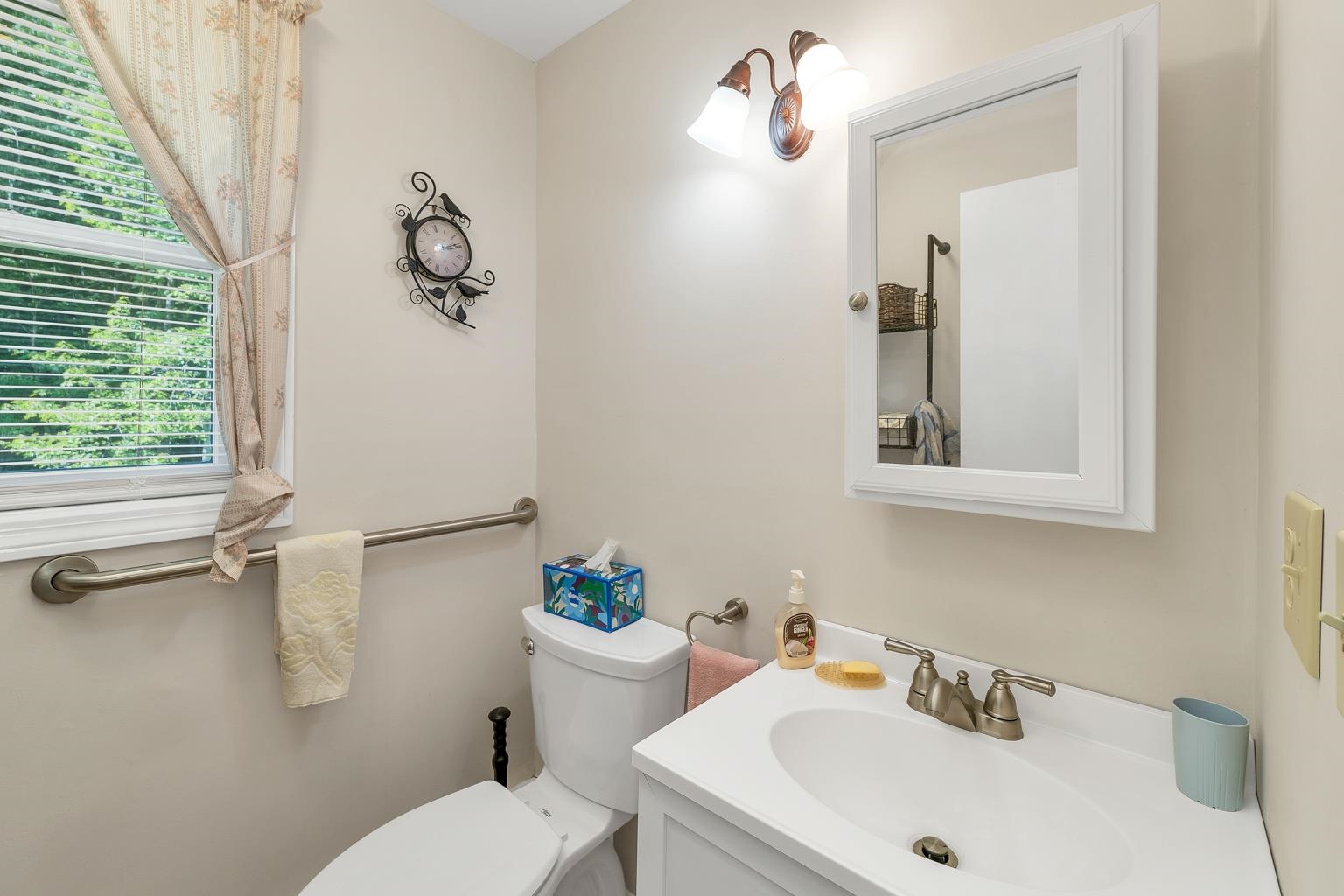 330 Academy Road Property Photo 8