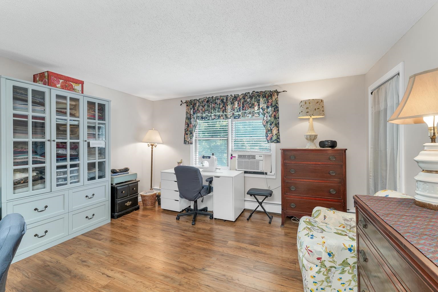 330 Academy Road Property Photo 10