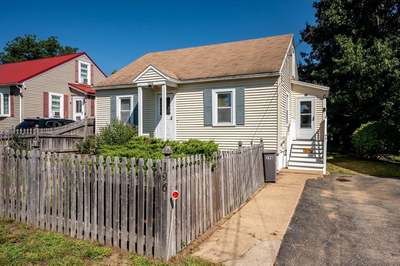 196 Wilmot Street Property Photo 2