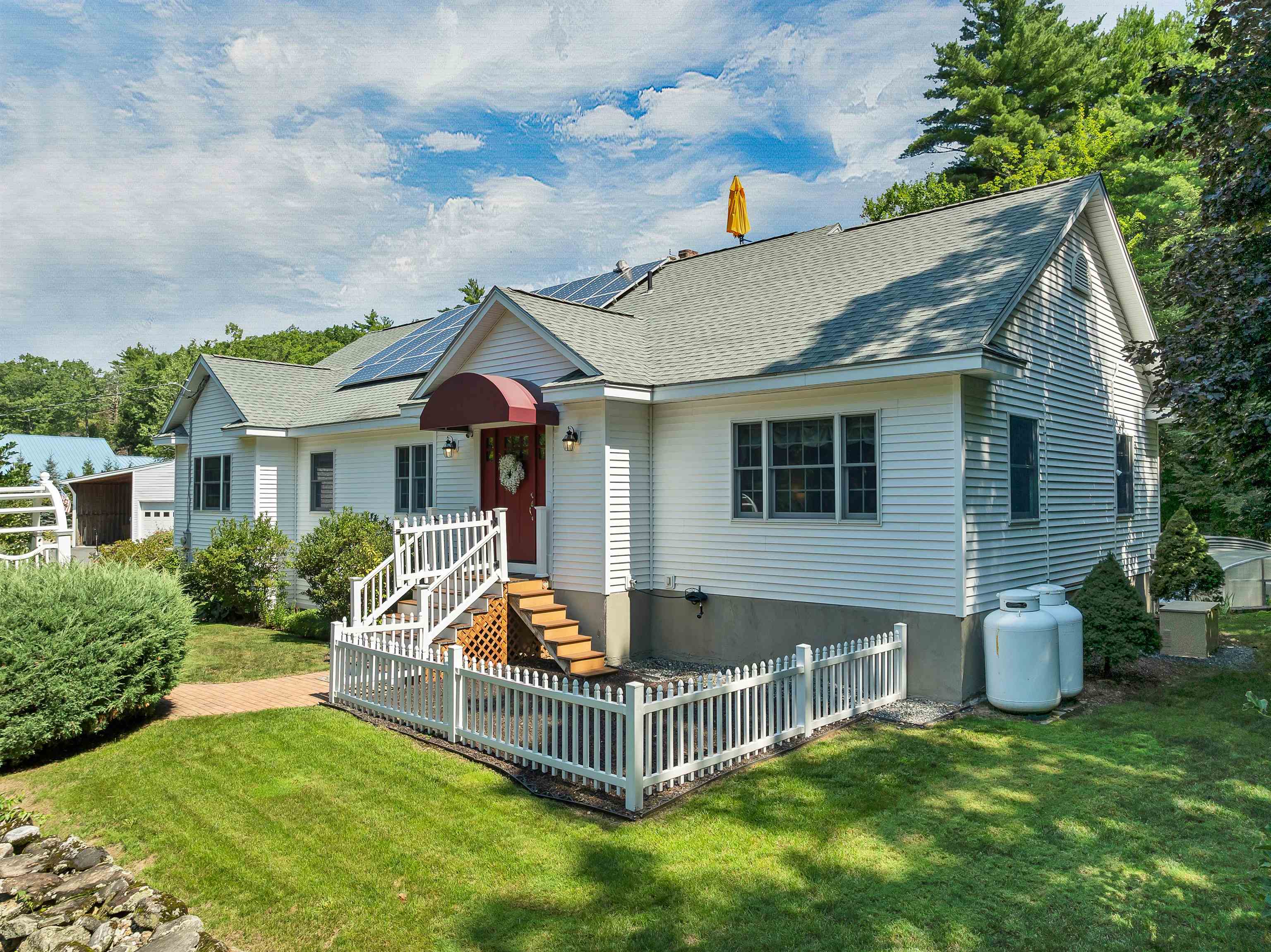 143 Middle Road Property Photo 5