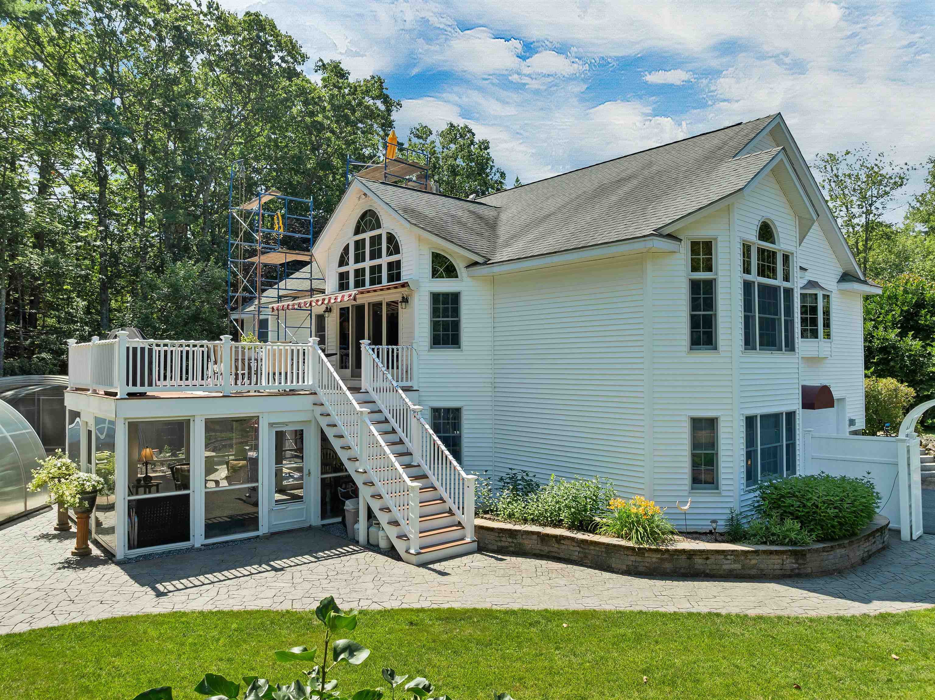 143 Middle Road Property Photo 6