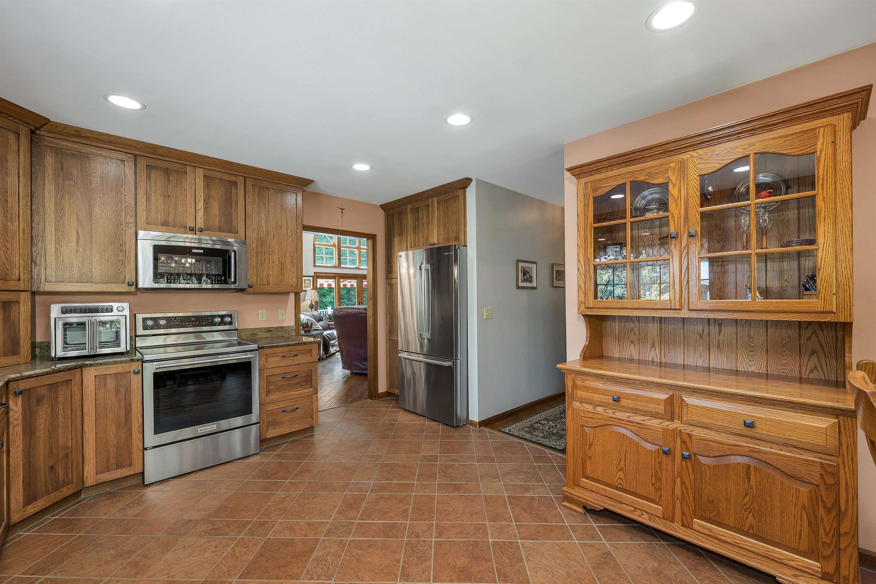 143 Middle Road Property Photo 32