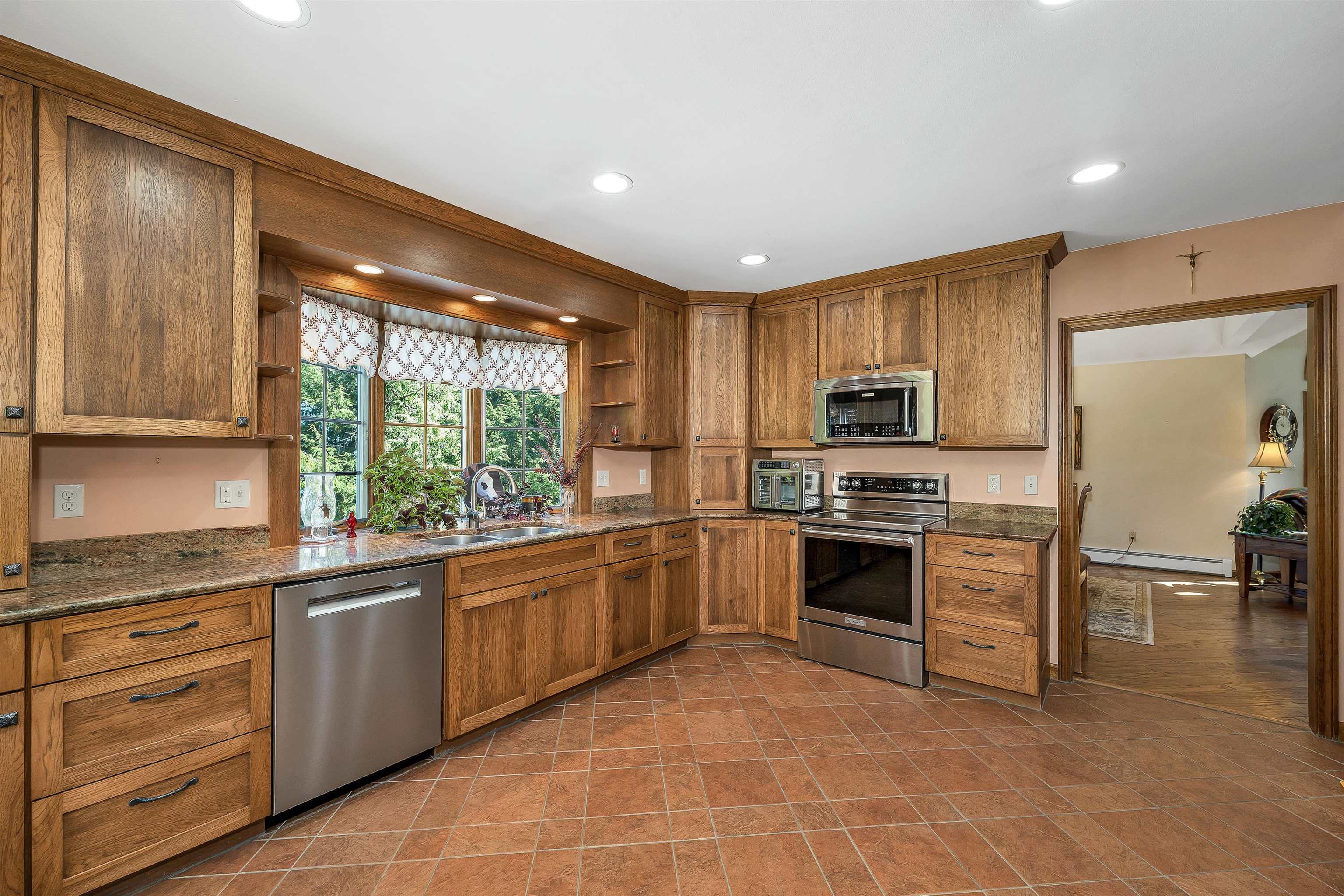 143 Middle Road Property Photo 33