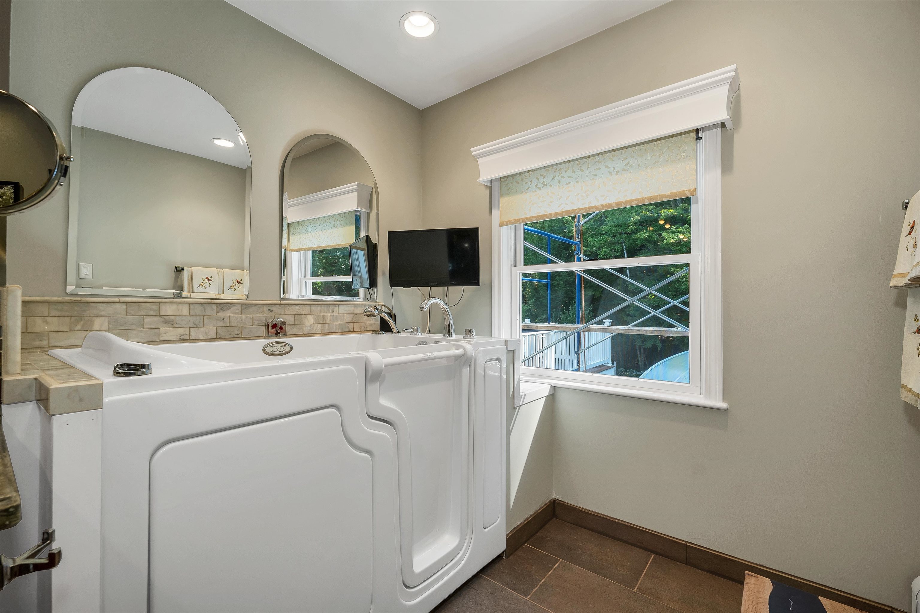 143 Middle Road Property Photo 45