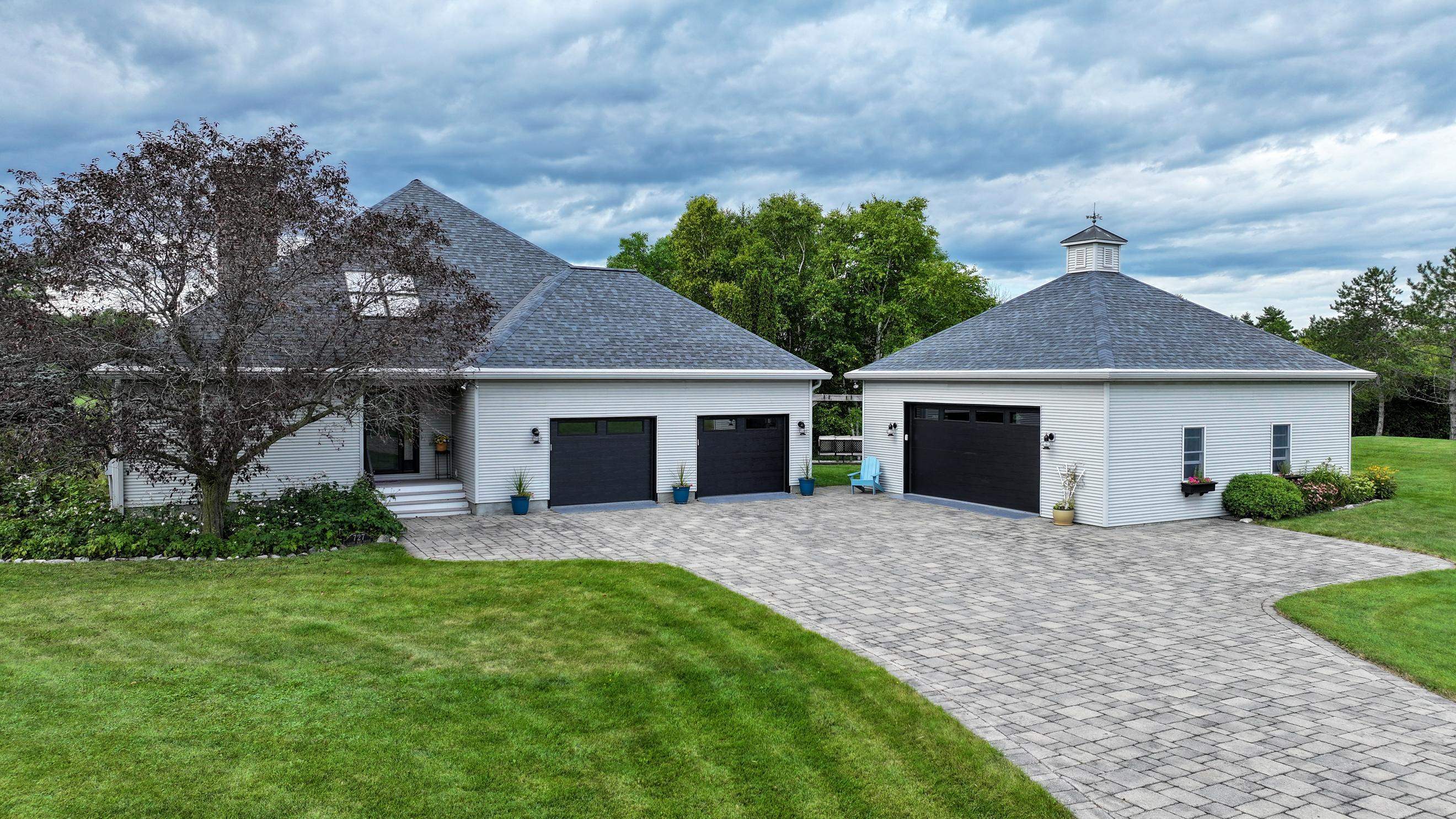 727 Goose Bay Drive Property Photo 4