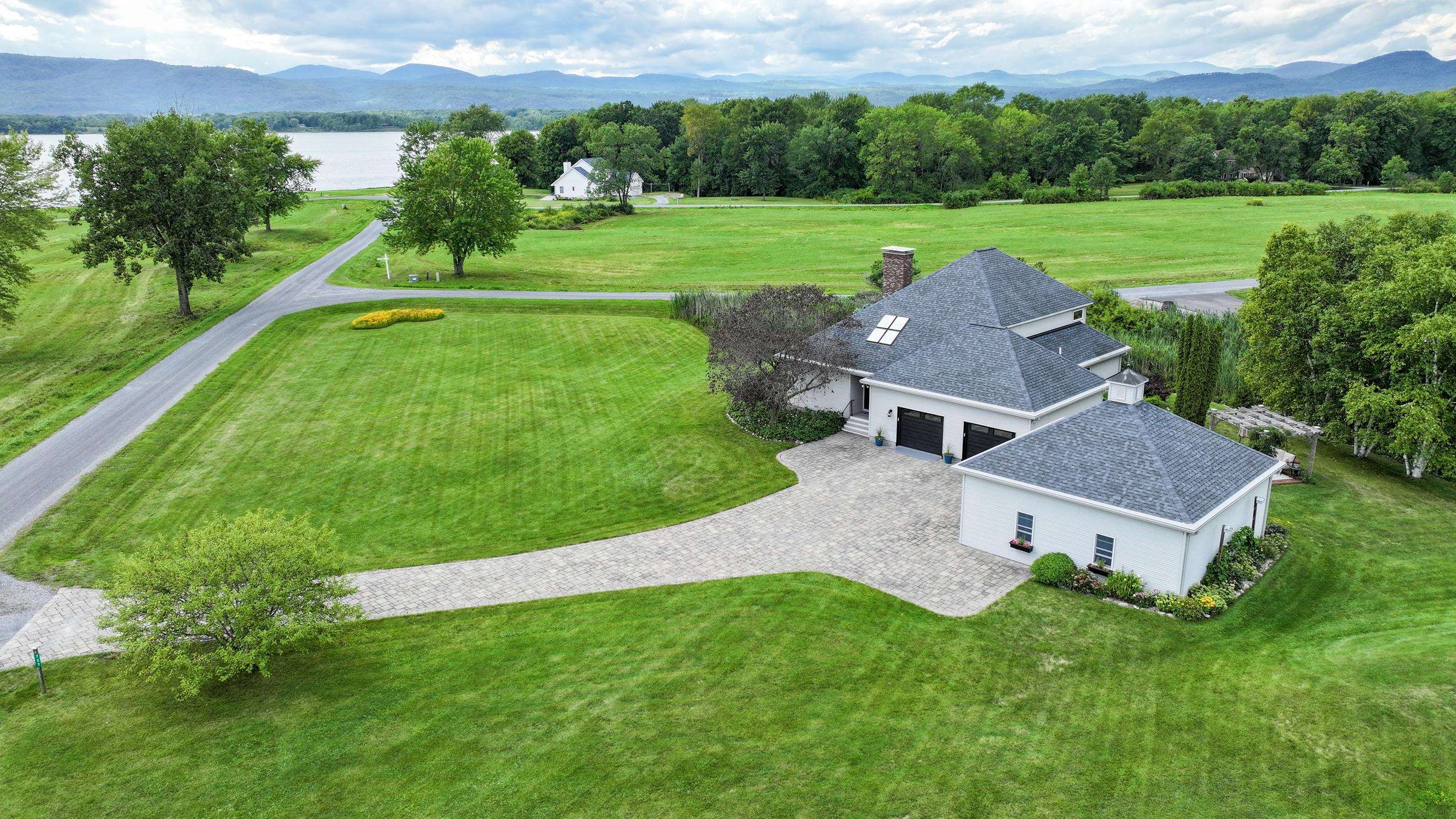 727 Goose Bay Drive Property Photo 12