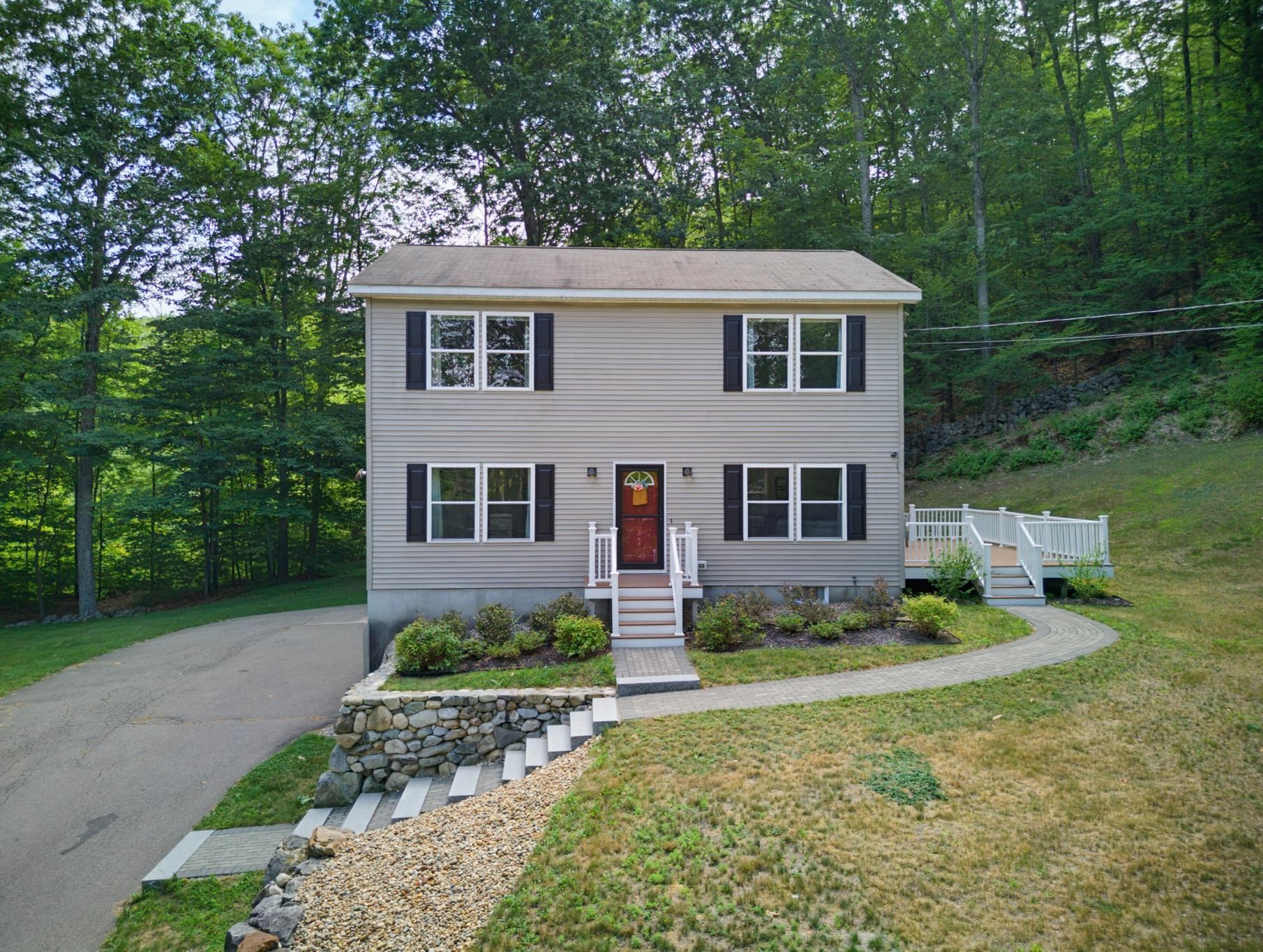 57 Greenleaf Trail Property Photo 1