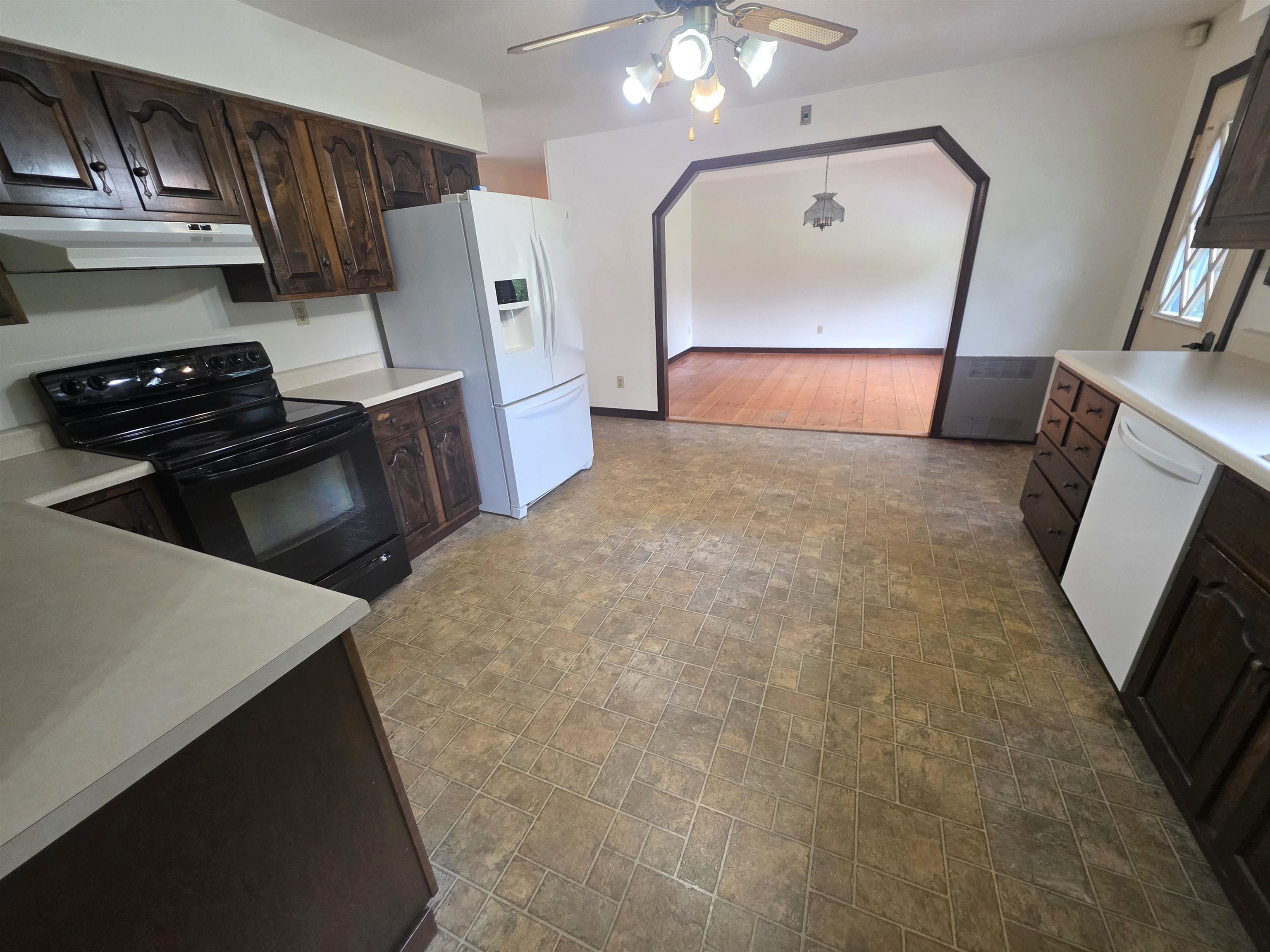 85 Carleton Boulevard Property Photo 2