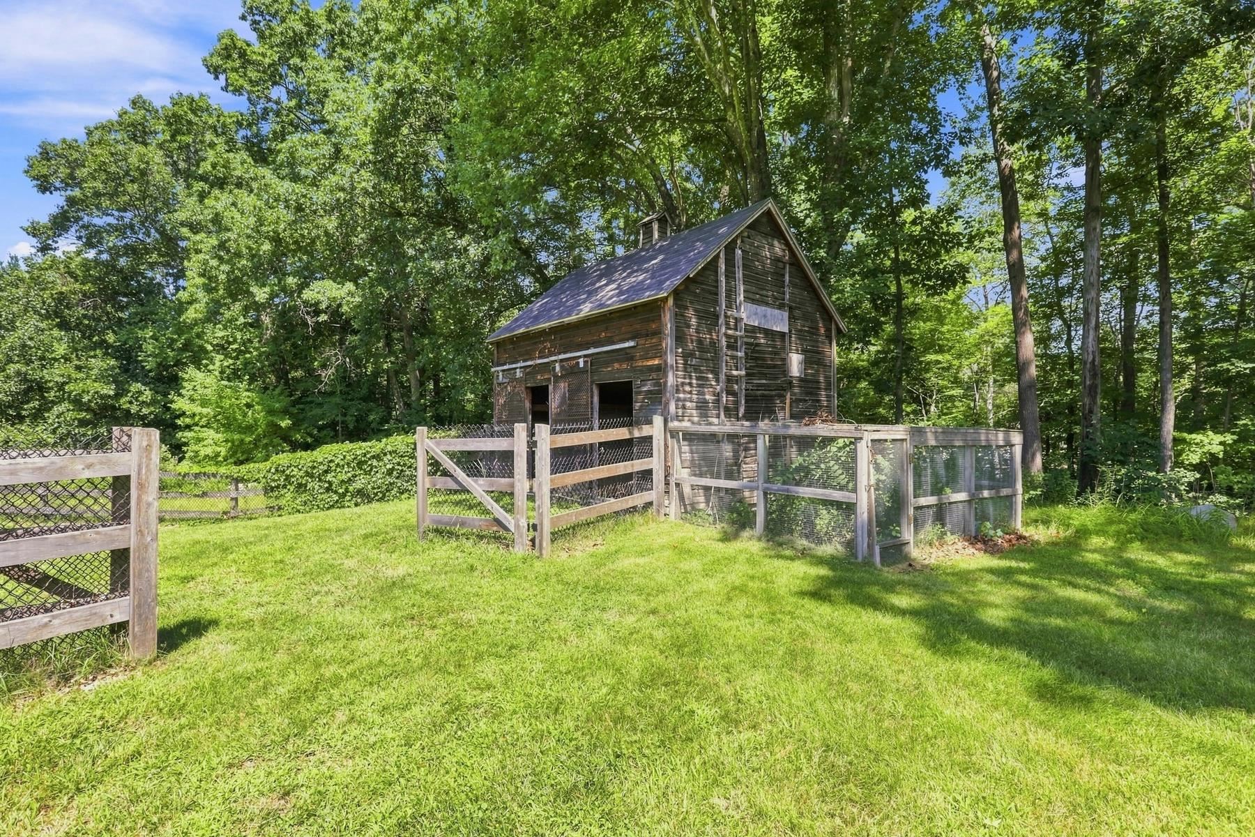 1 Smith Lane Property Photo 9