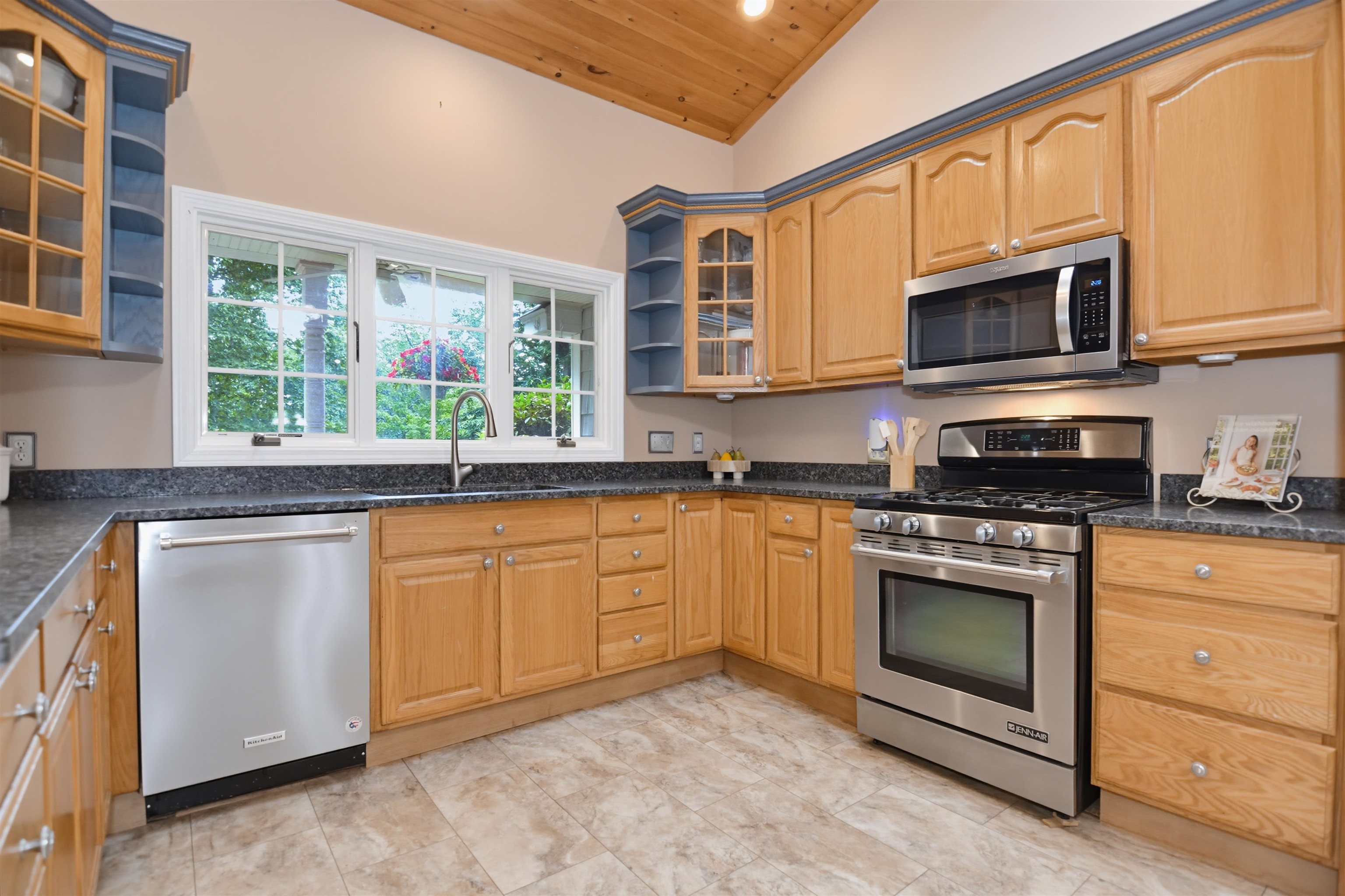 17 Olde English Road Property Photo 6
