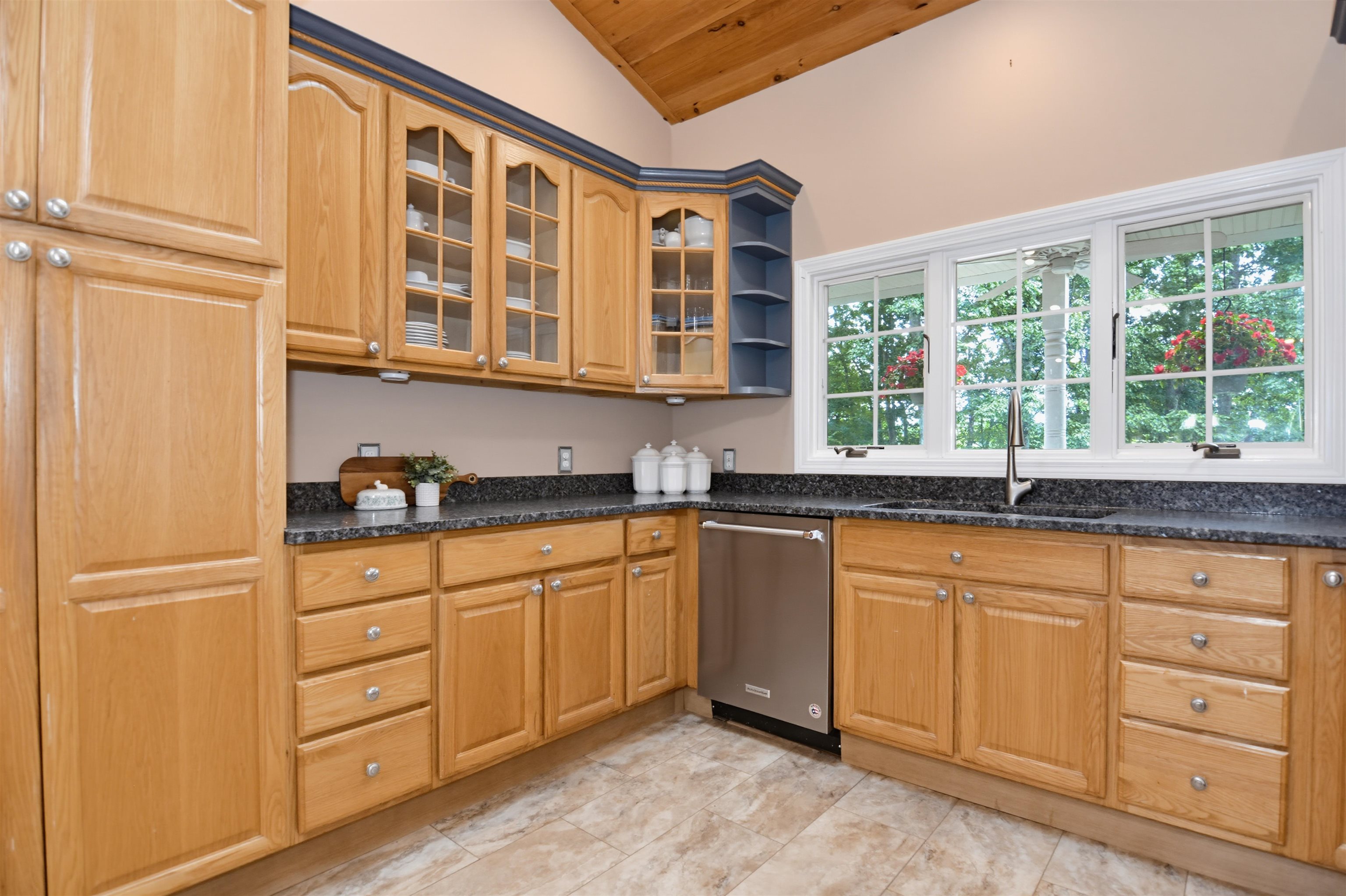 17 Olde English Road Property Photo 7