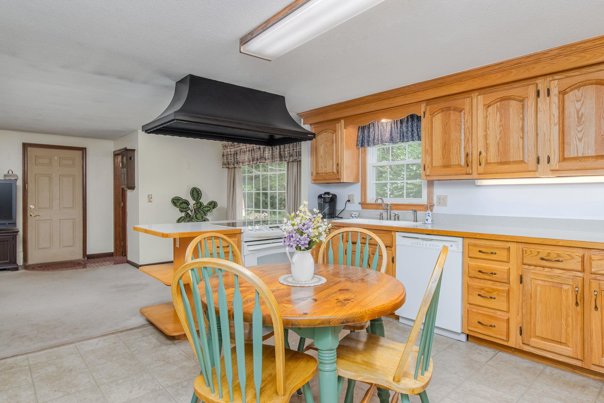 8 Lantern Lane Property Photo 9