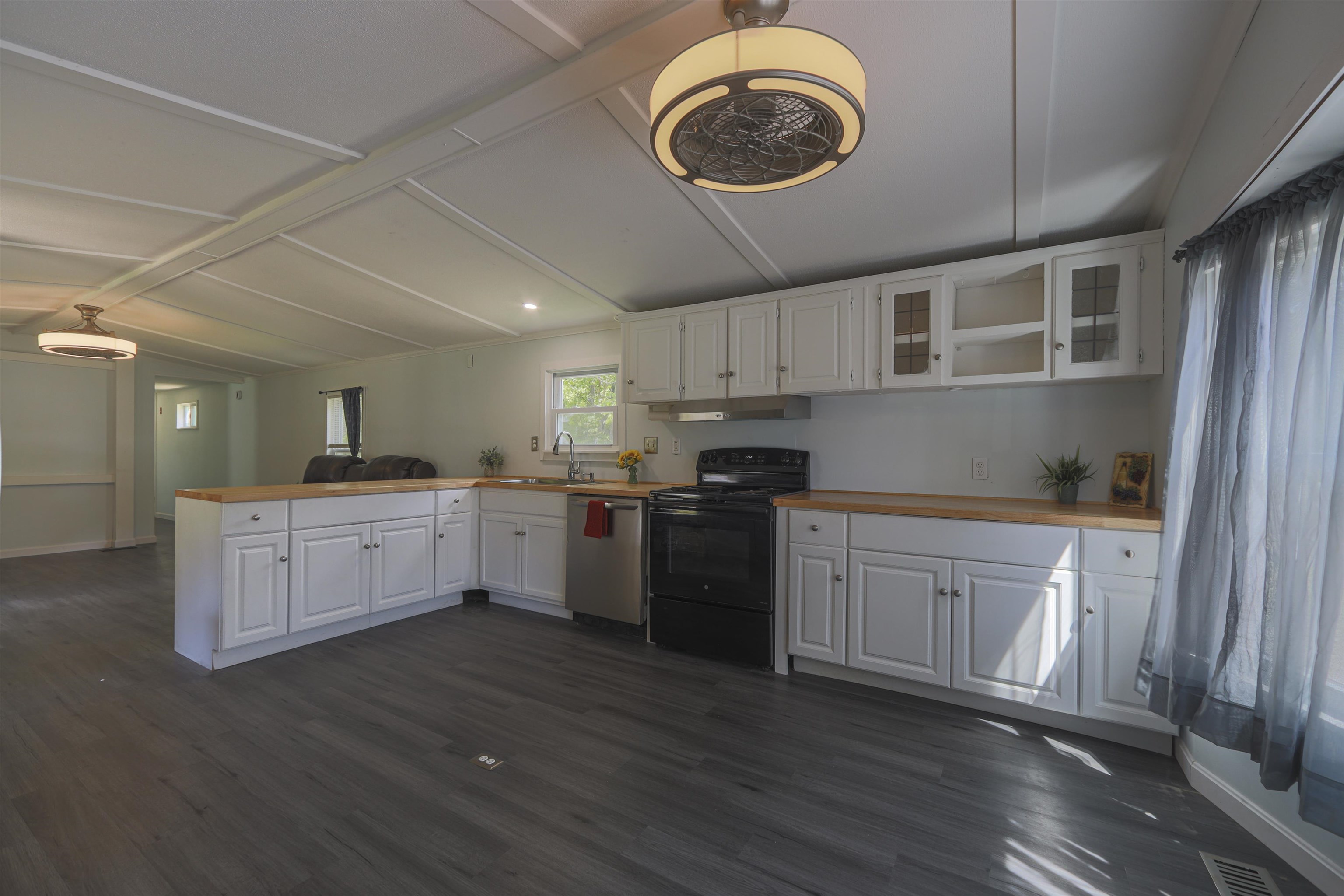 8 Mark Drive Property Photo 11