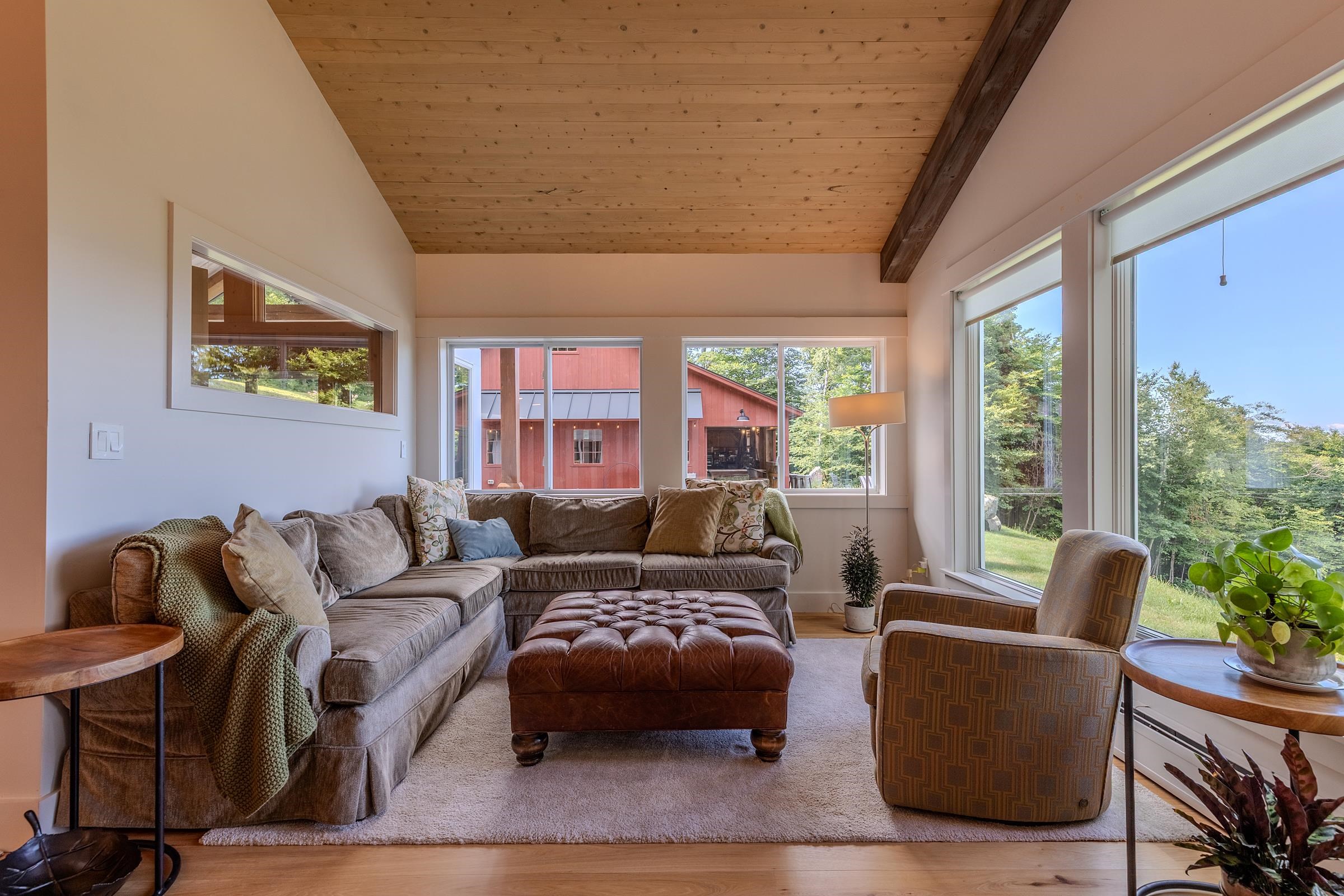 979 Andover Ridge Road Property Photo 4