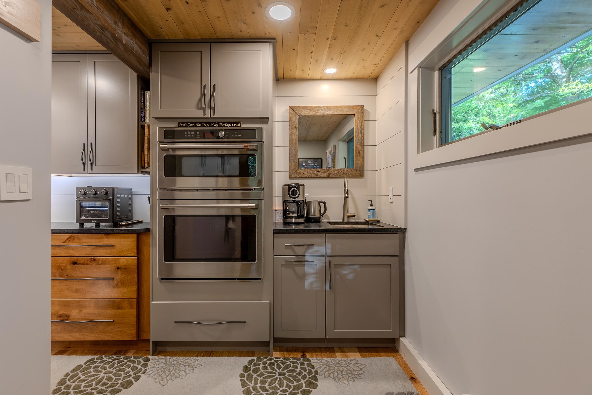 979 Andover Ridge Road Property Photo 17