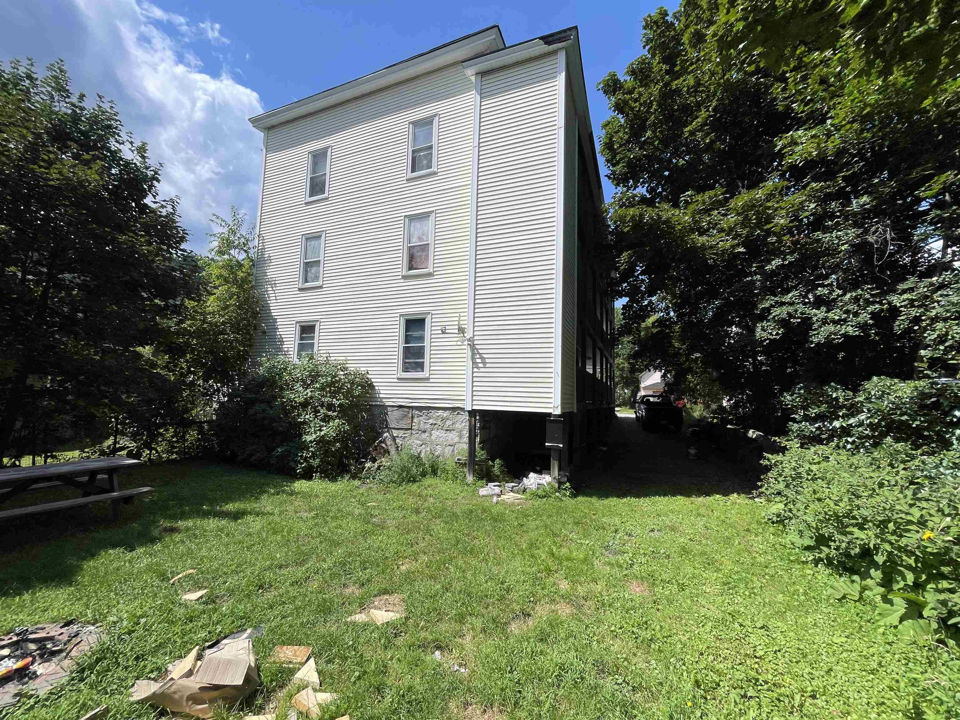 100 Pine Street Property Photo 2