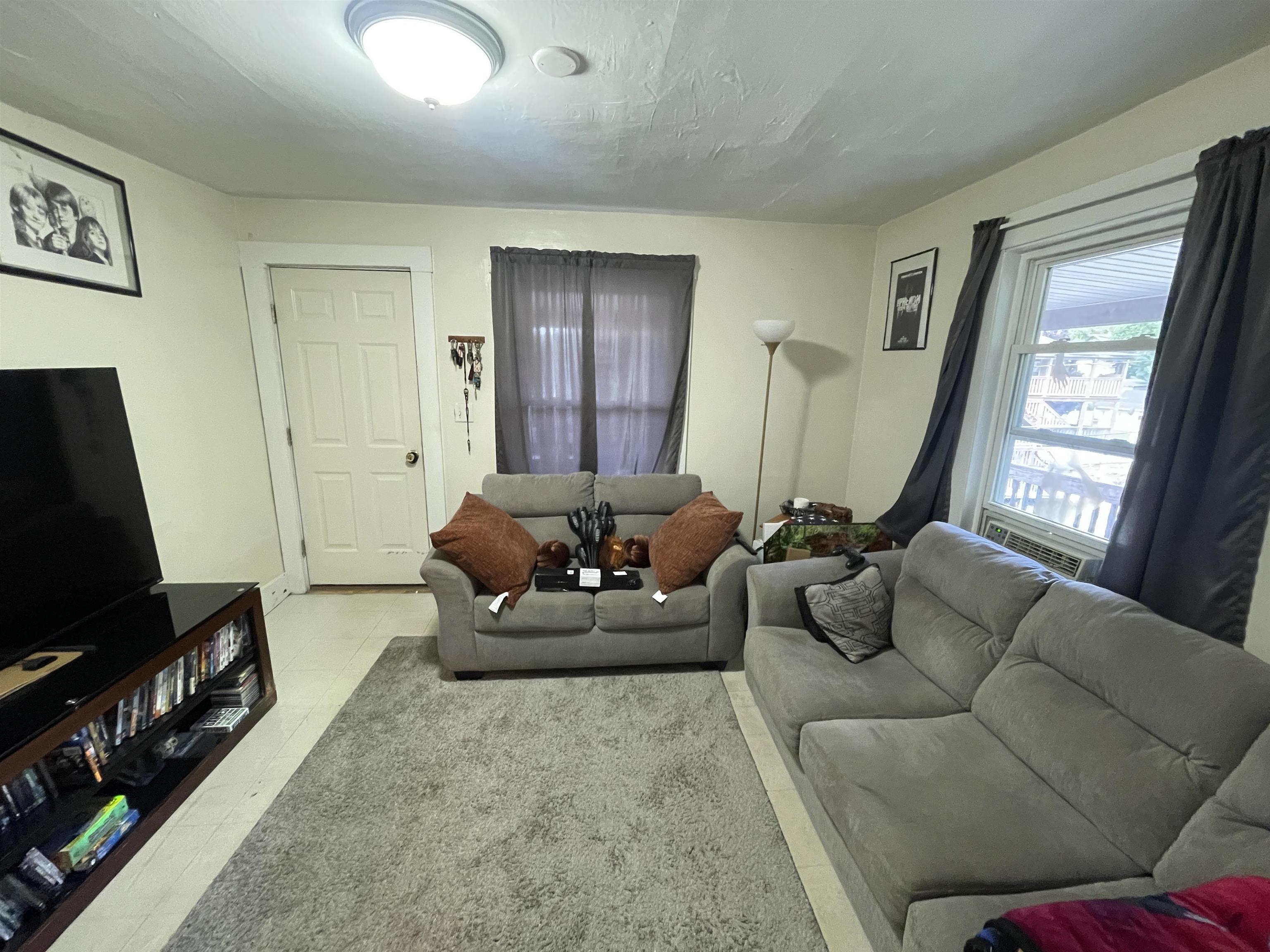 100 Pine Street Property Photo 5