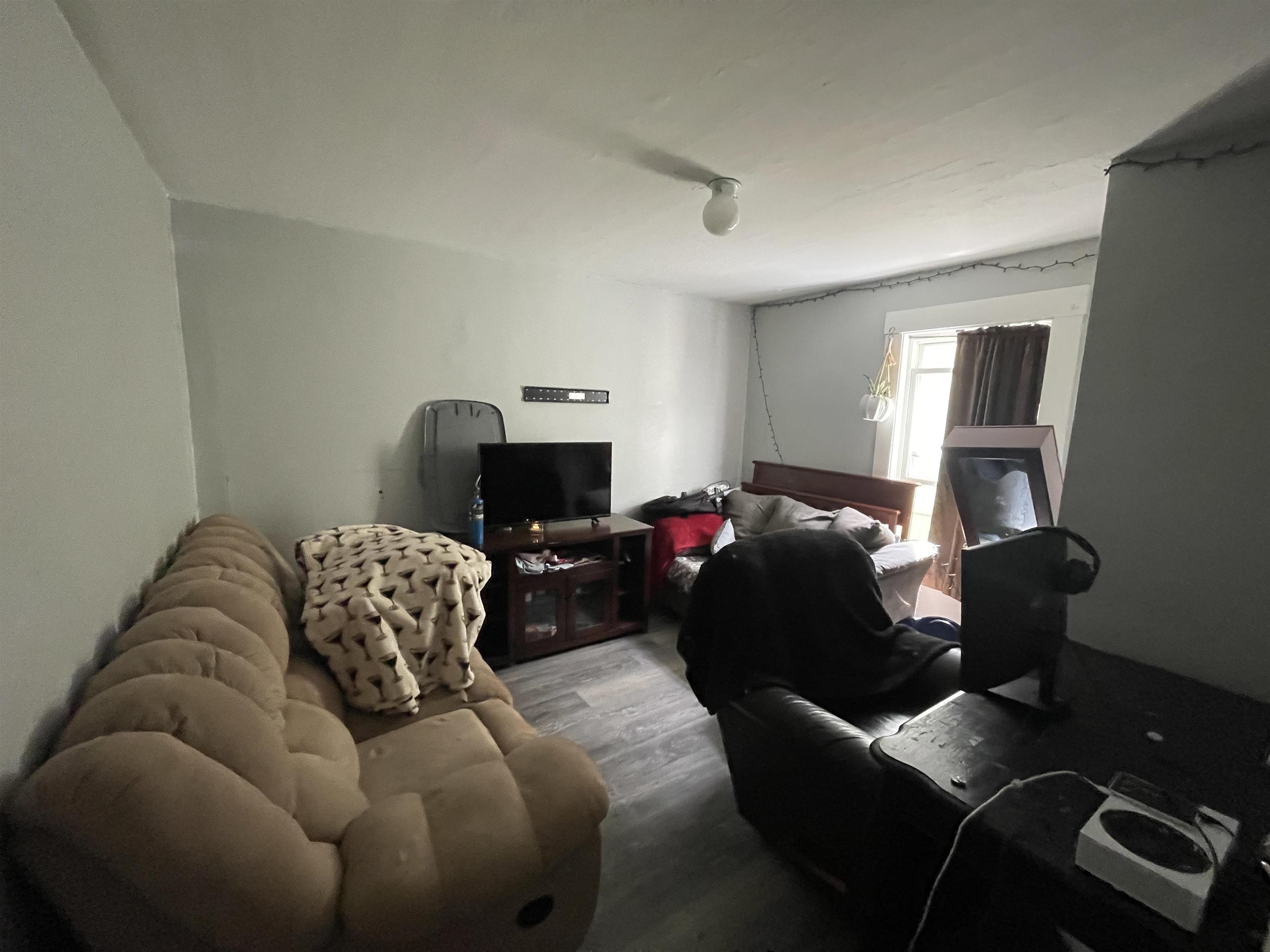 100 Pine Street Property Photo 10