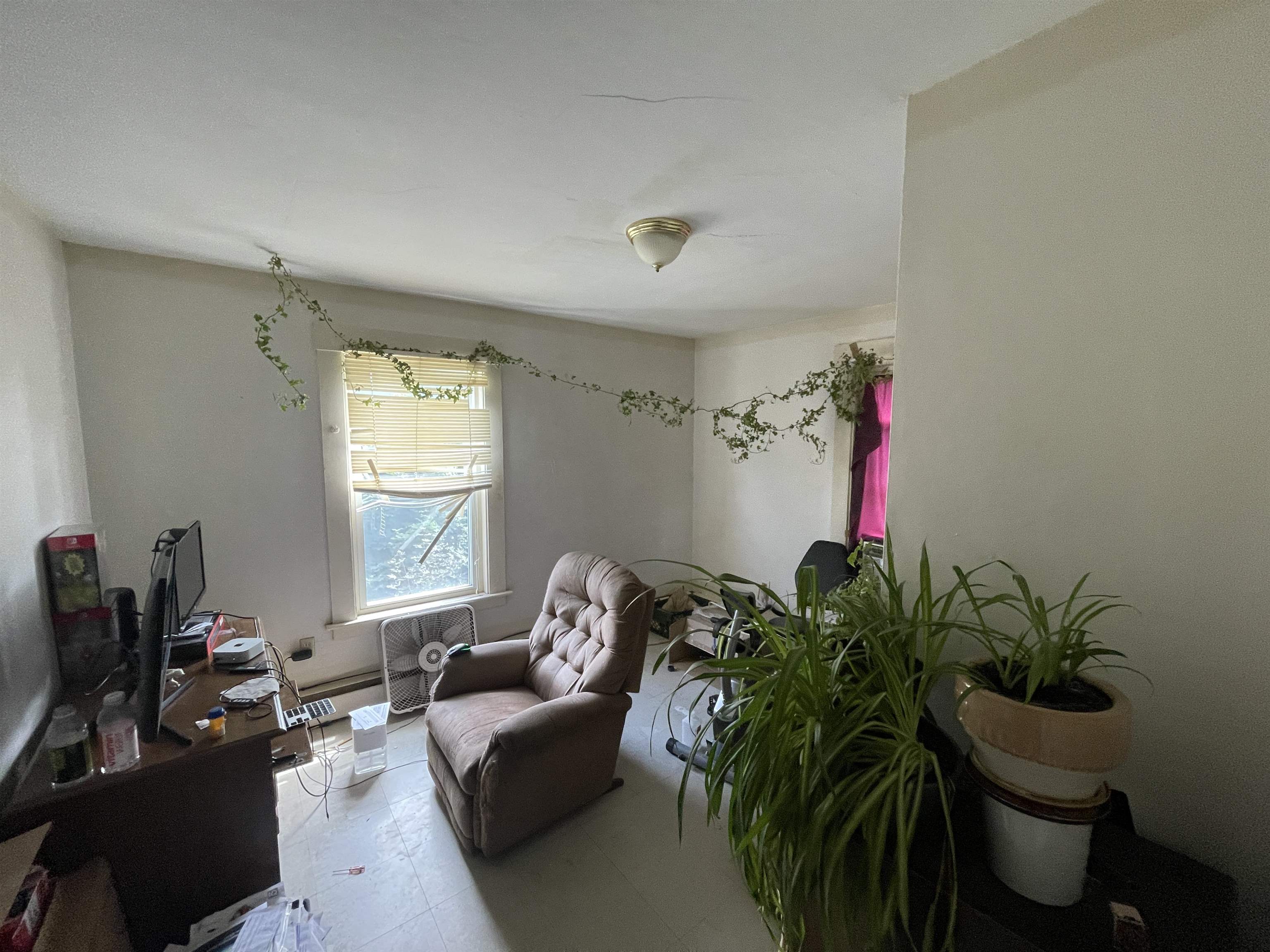 100 Pine Street Property Photo 11