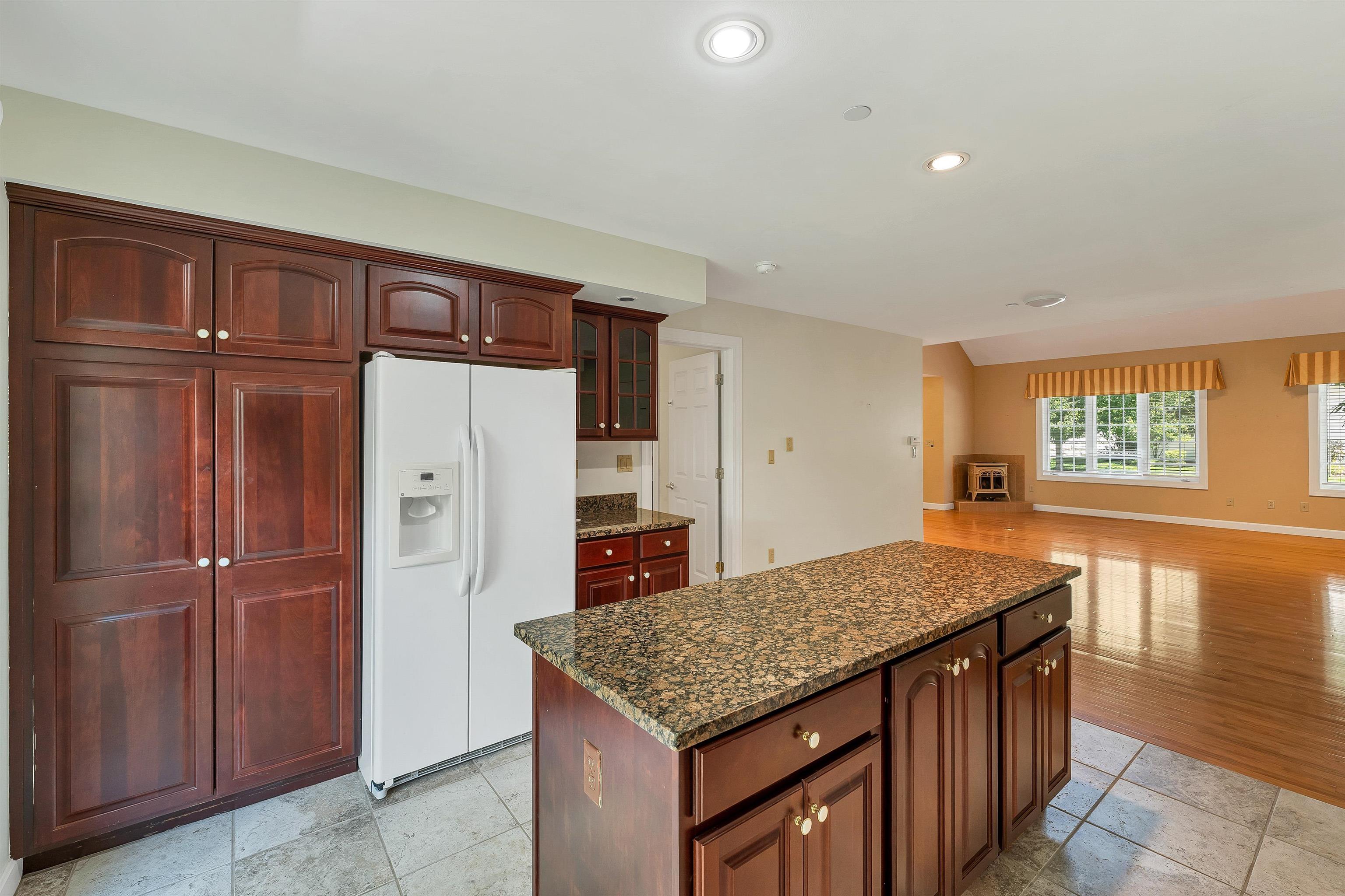 16 Abbey Lane Property Photo 9
