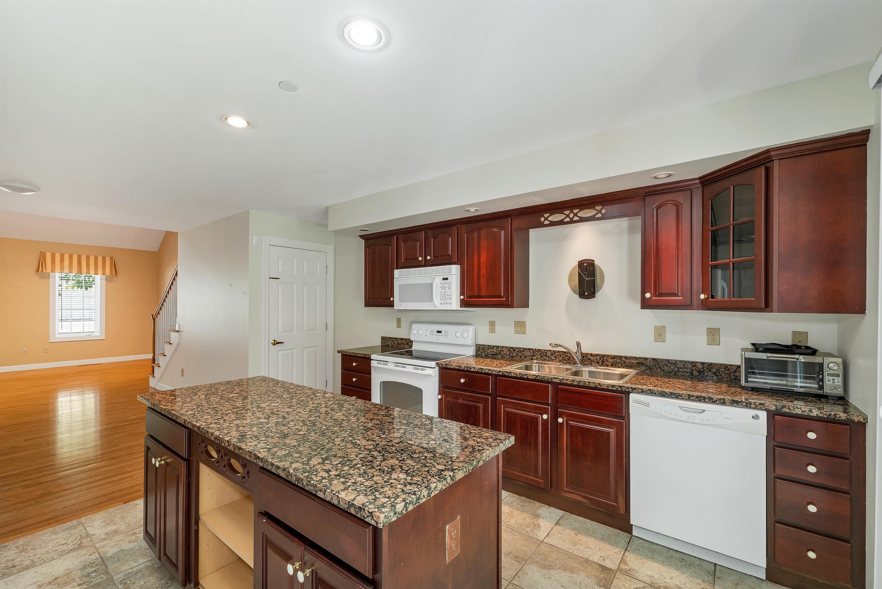 16 Abbey Lane Property Photo 10