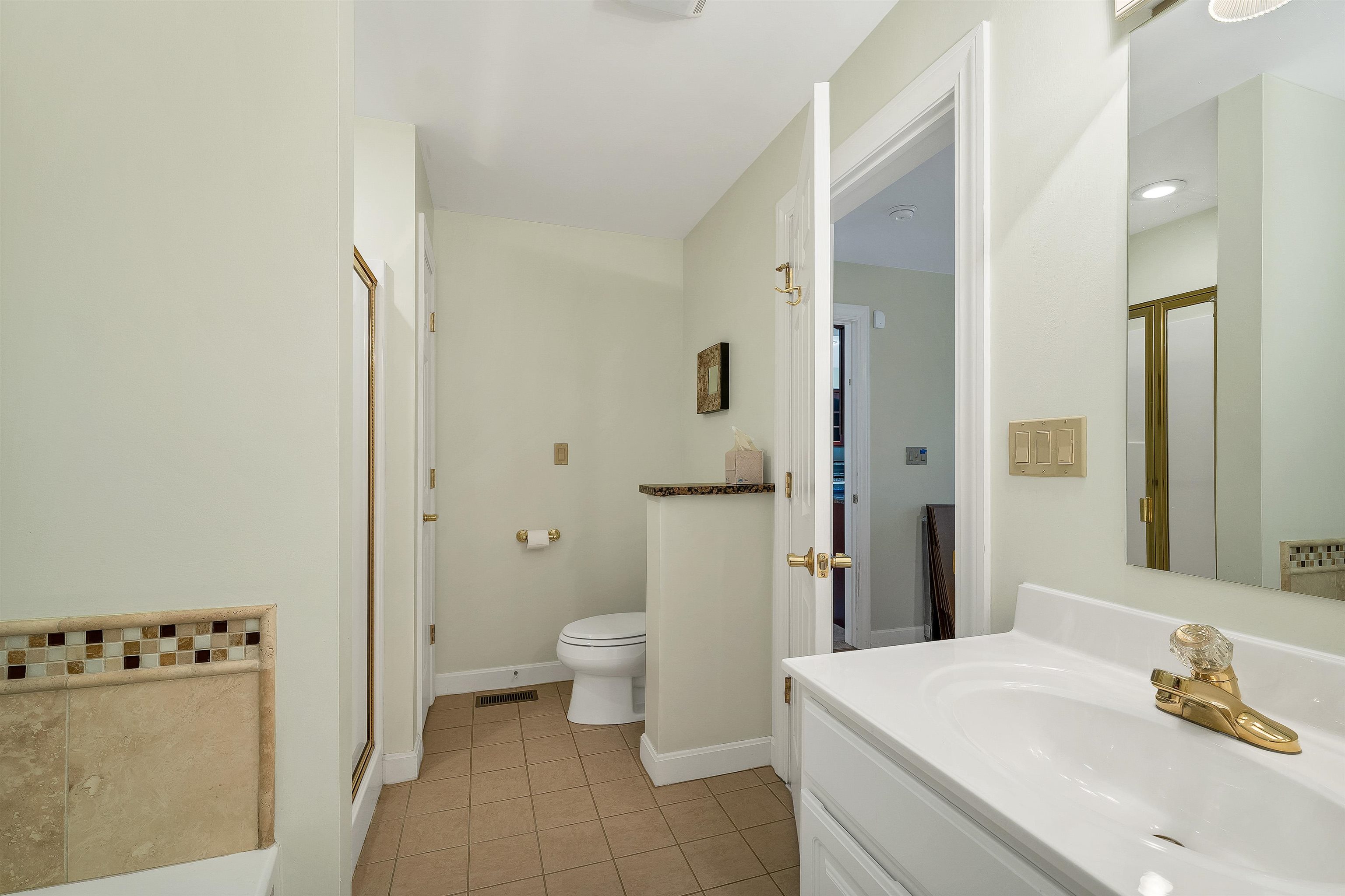 16 Abbey Lane Property Photo 34