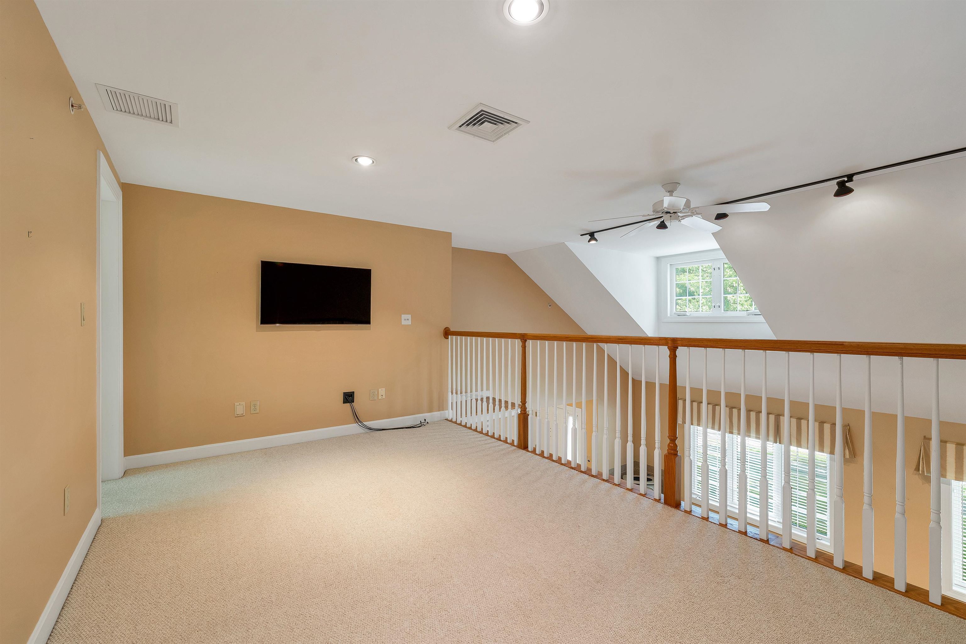 16 Abbey Lane Property Photo 38
