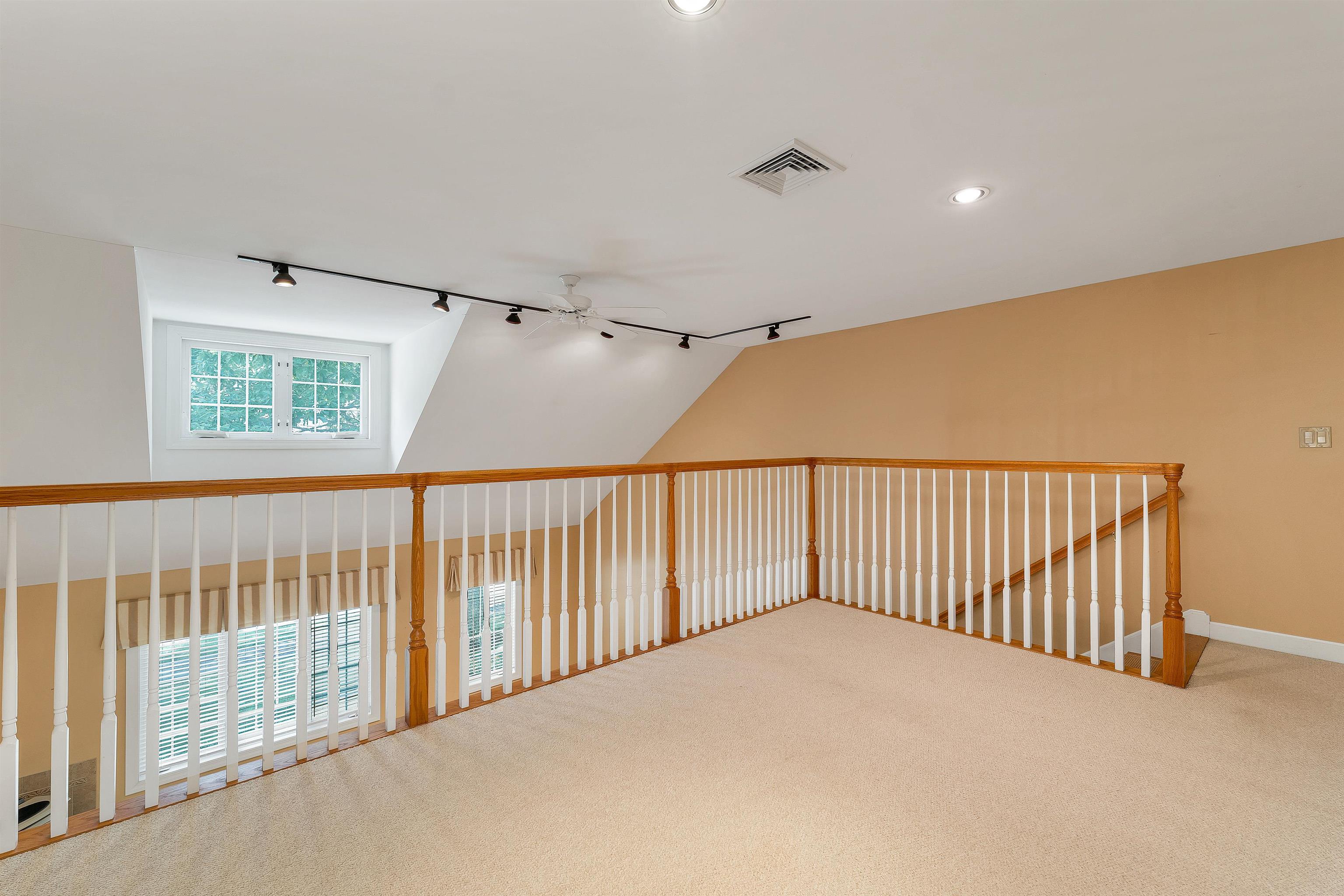 16 Abbey Lane Property Photo 40