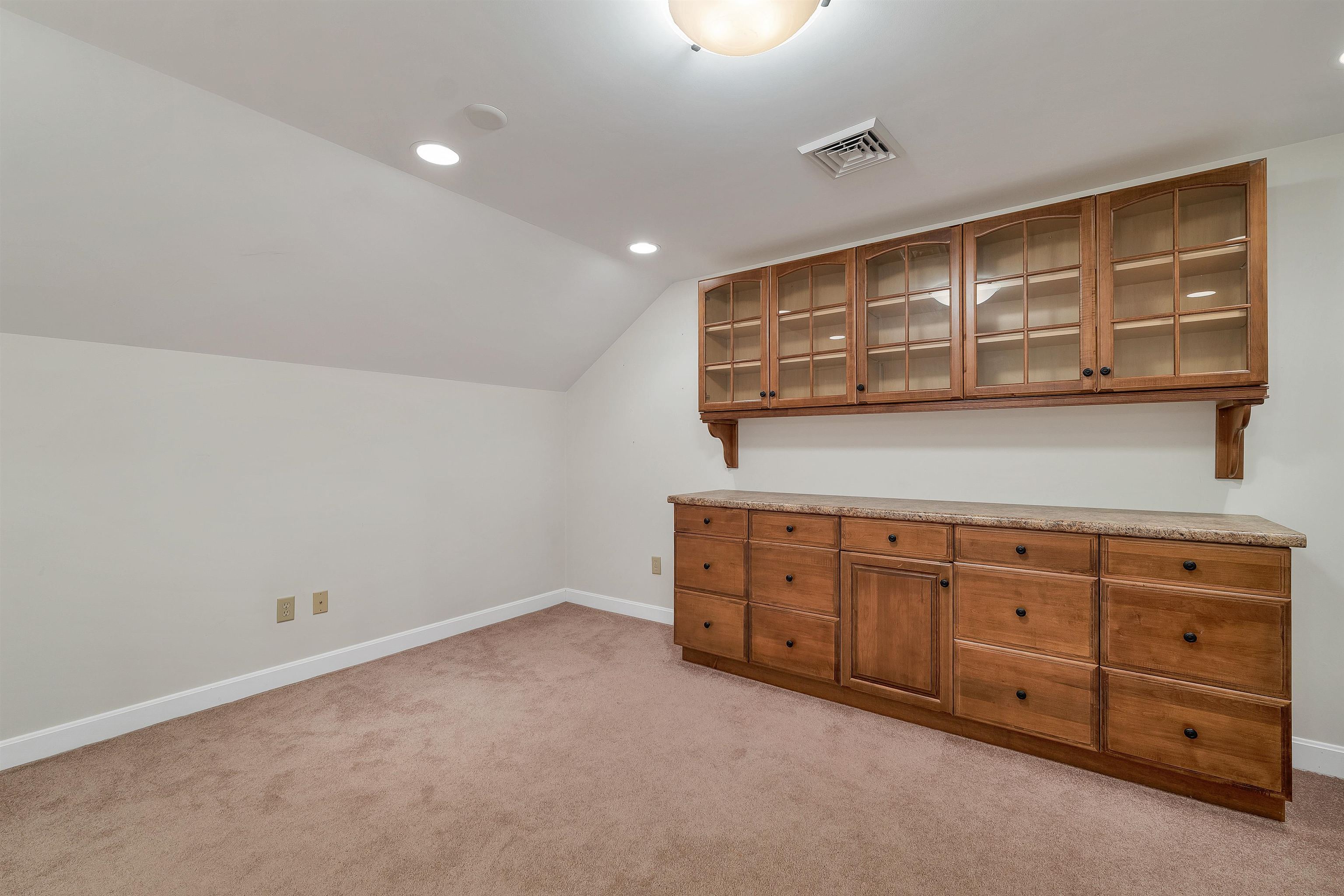16 Abbey Lane Property Photo 49