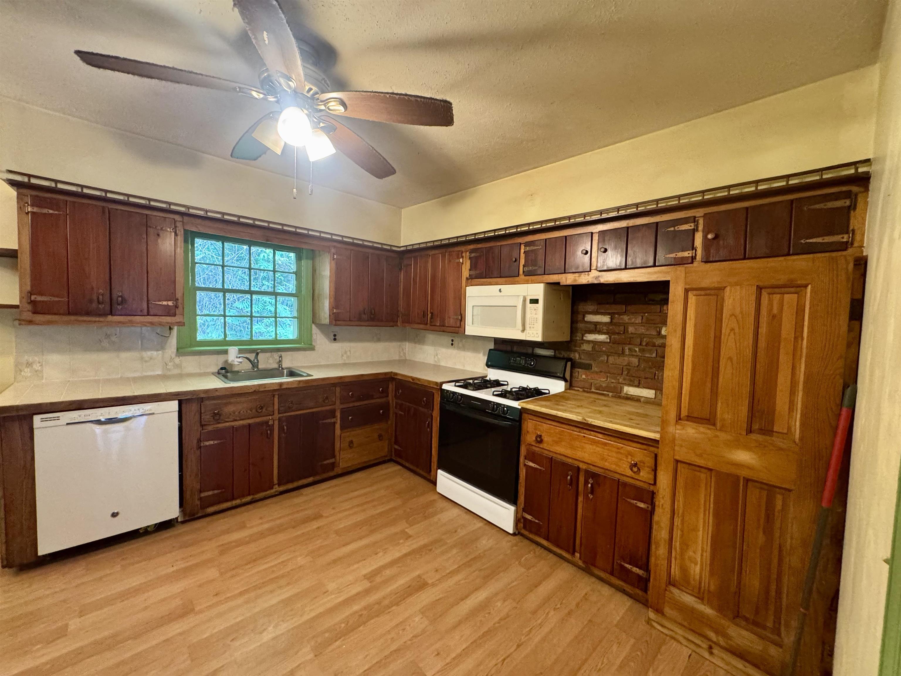 10523 Pomfret Road Property Photo 3