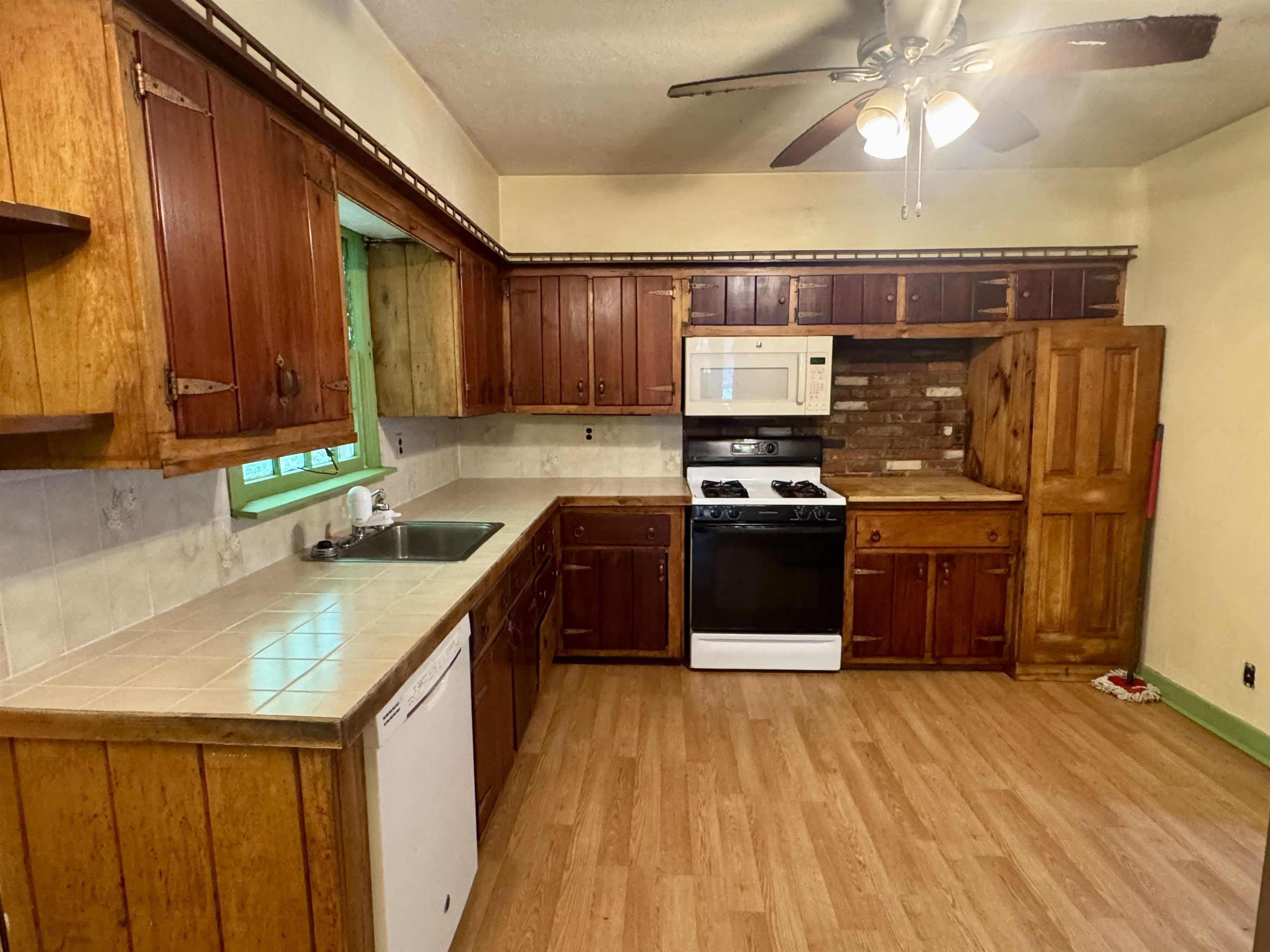 10523 Pomfret Road Property Photo 4