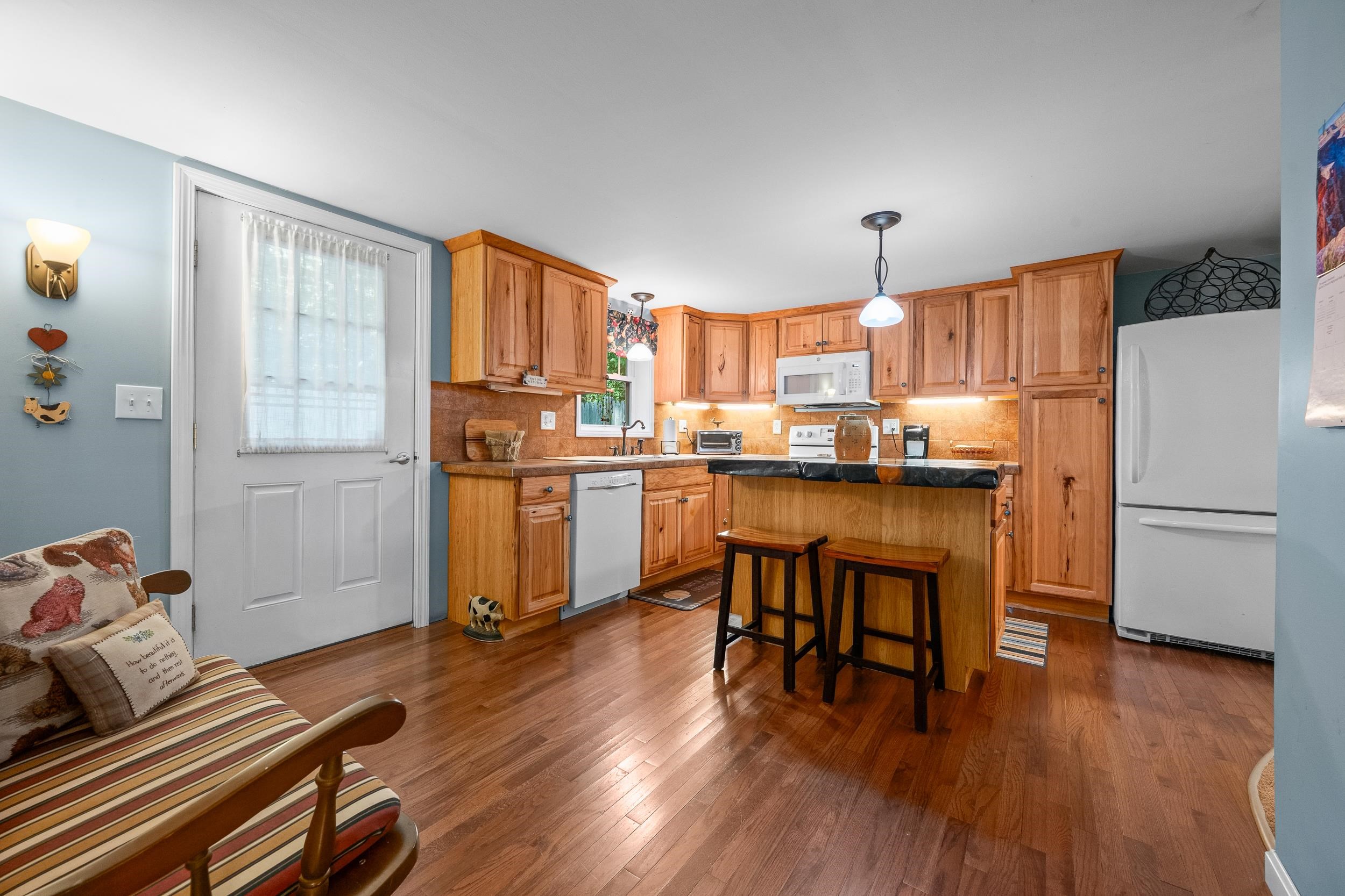 2396 West Side Road Property Photo 4