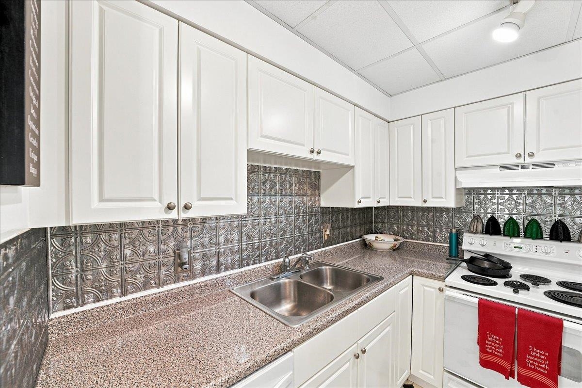 100 Kennedy Drive Property Photo 9