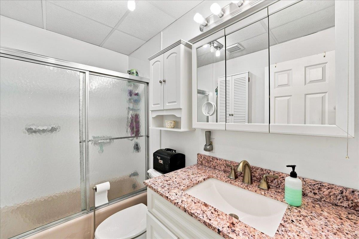 100 Kennedy Drive Property Photo 16